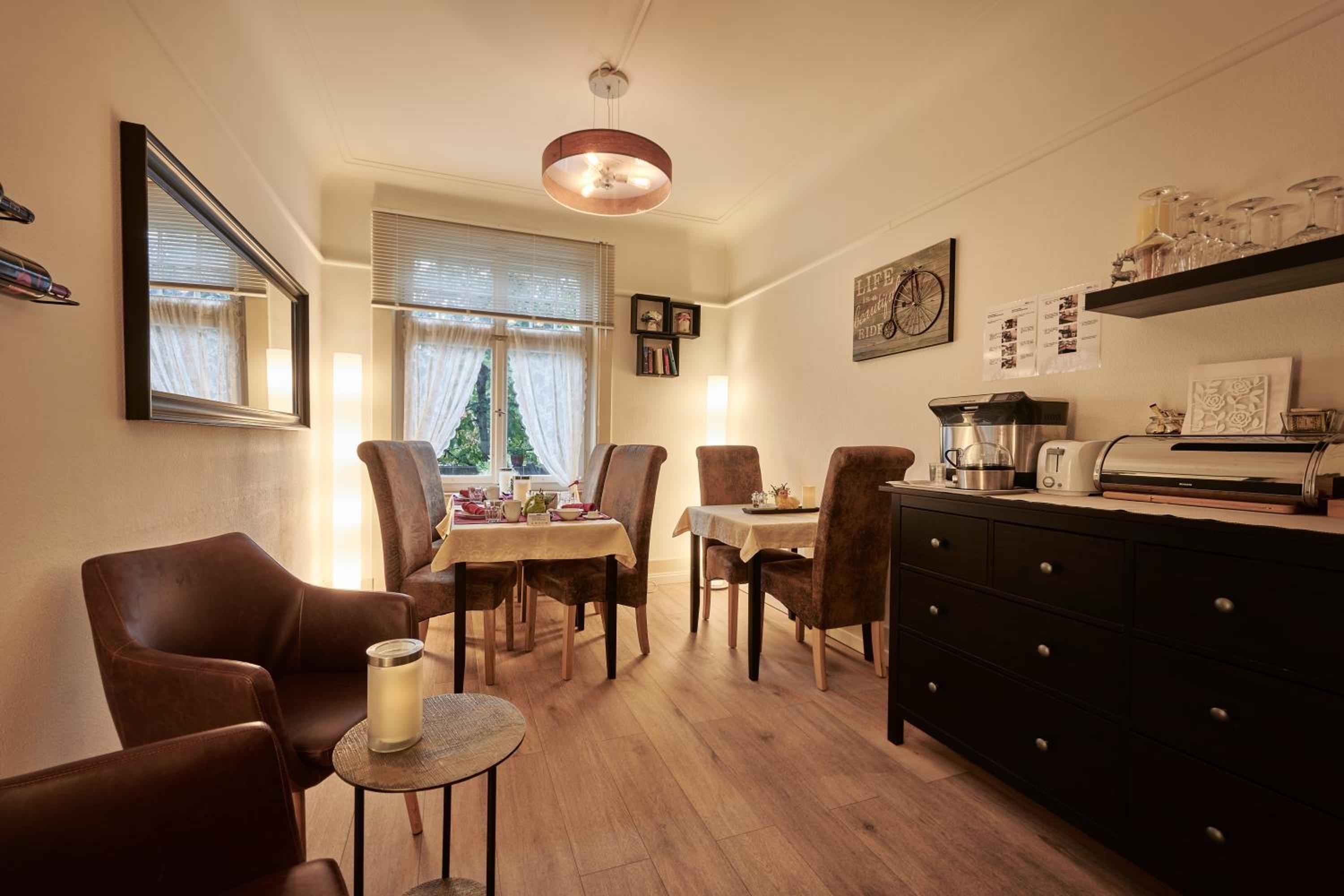 Max Aviation Villa & Apartments