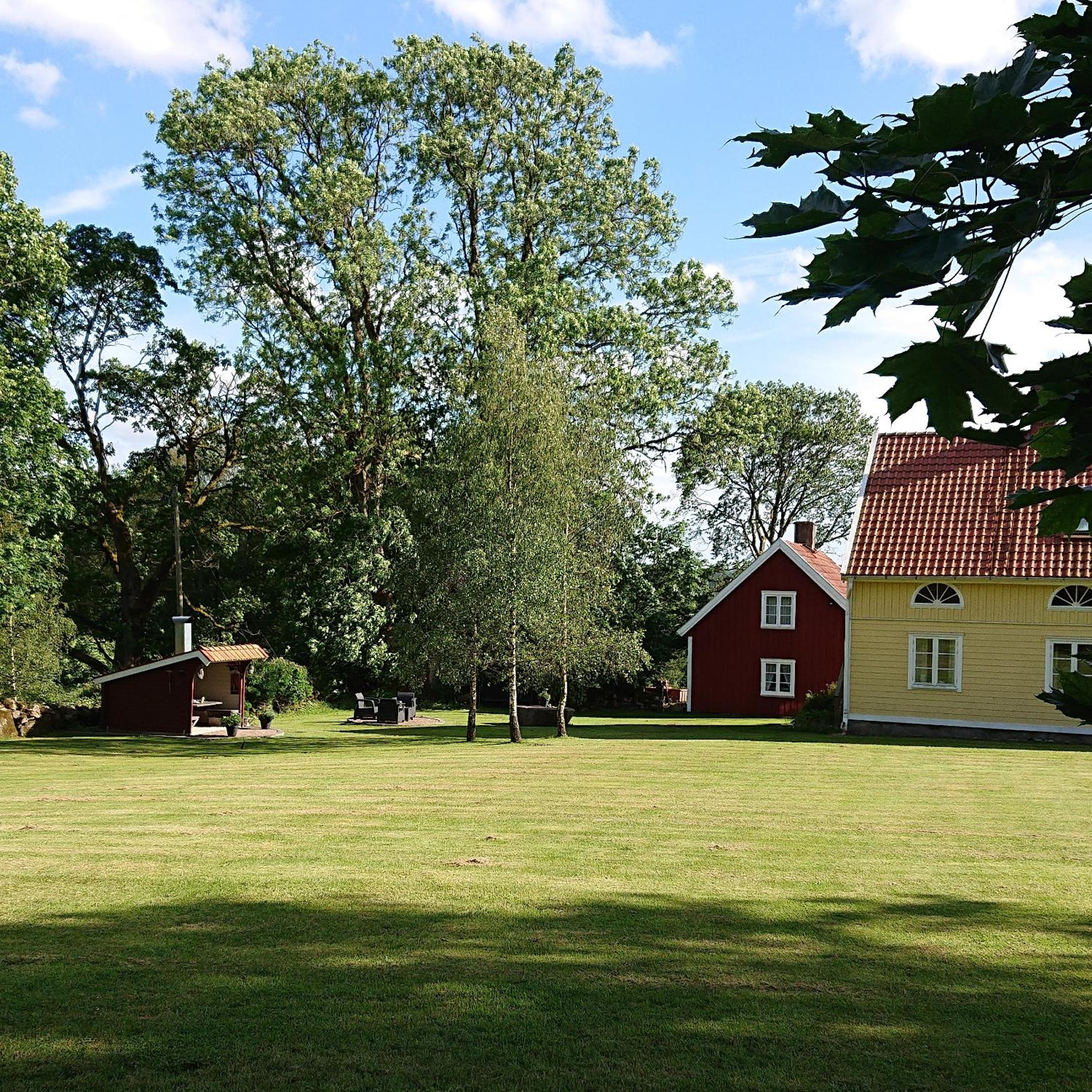 Gällared 710 - Bed & Kitchen view 2
