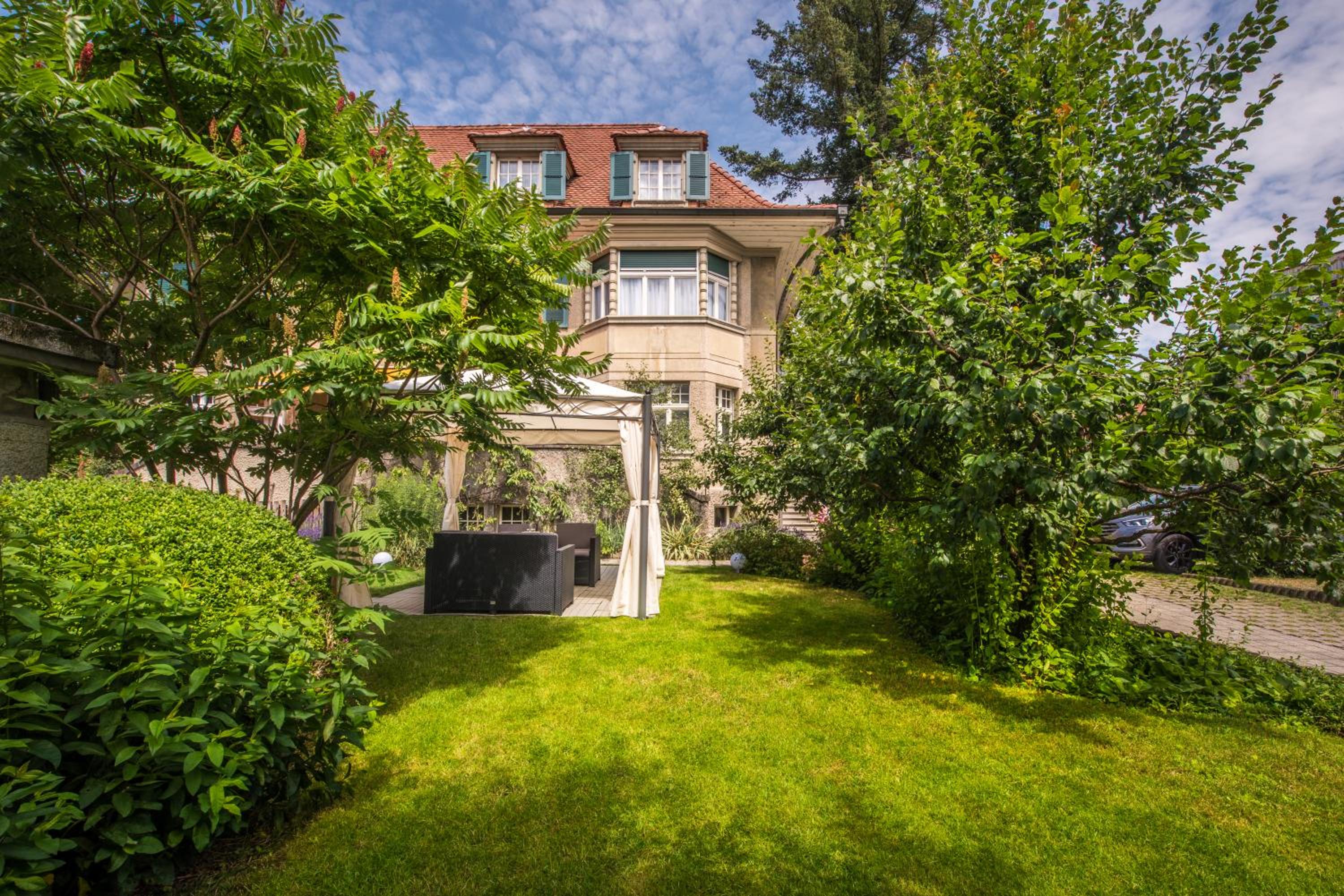 Max Aviation Villa & Apartments