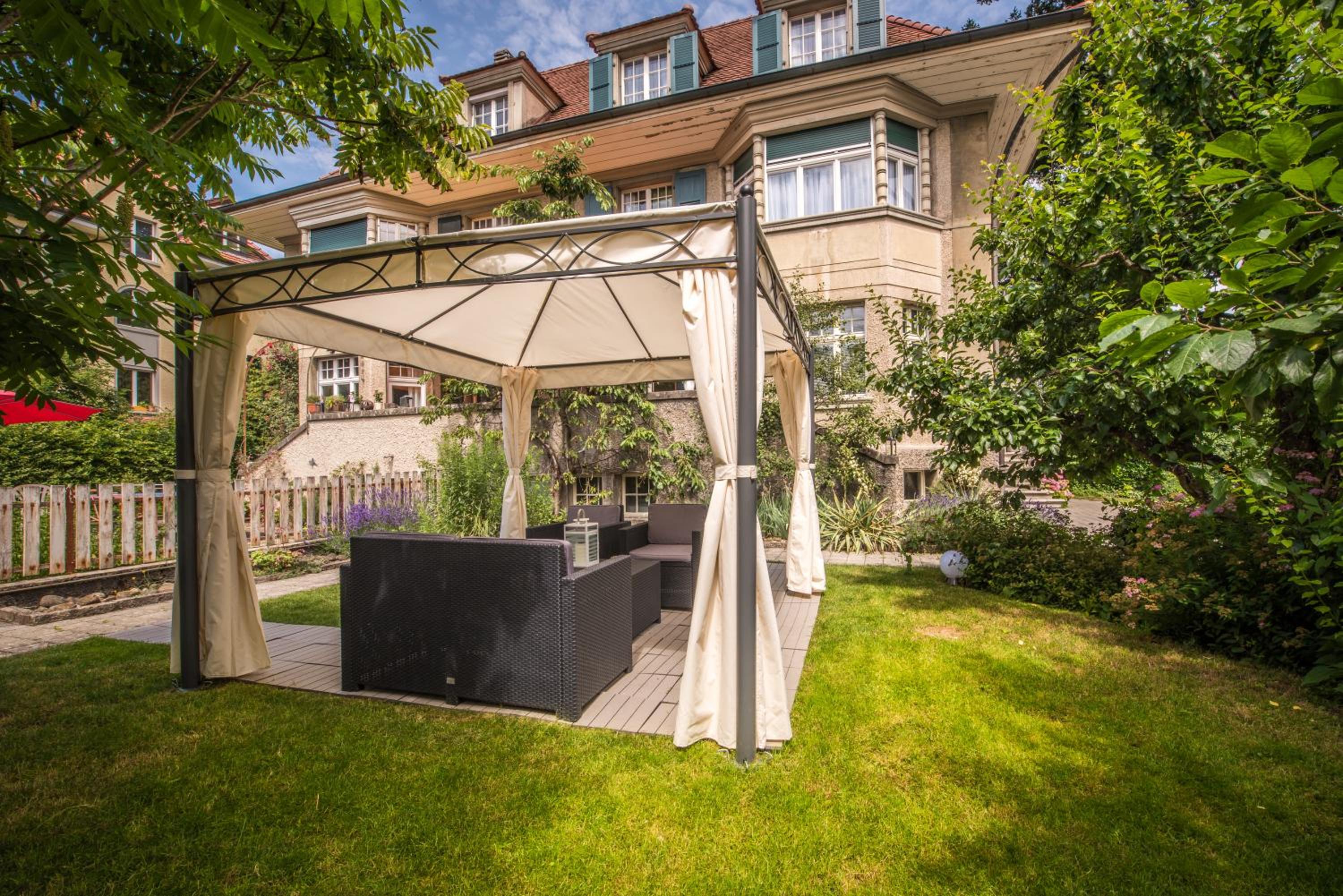 Max Aviation Villa & Apartments