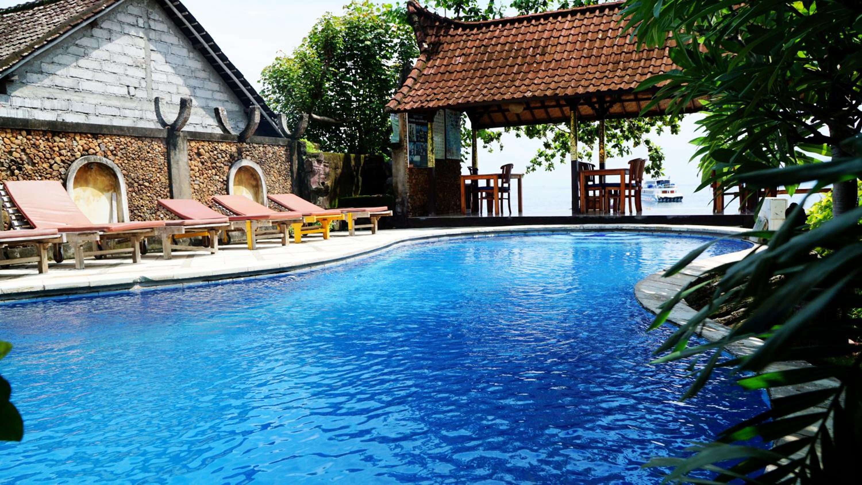 Diver's Cafe Amed view 2