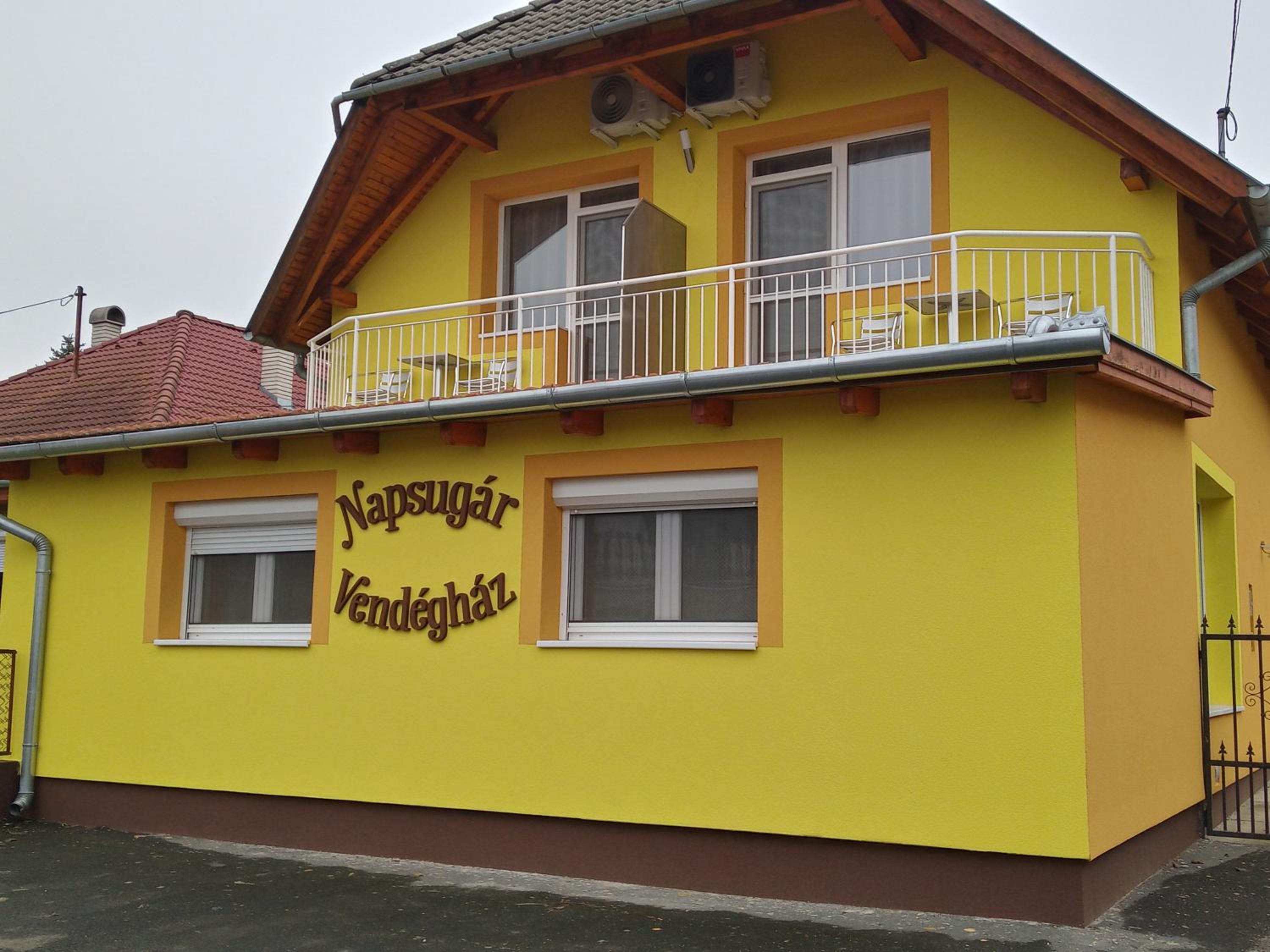 Napsugár Vendégház view 4