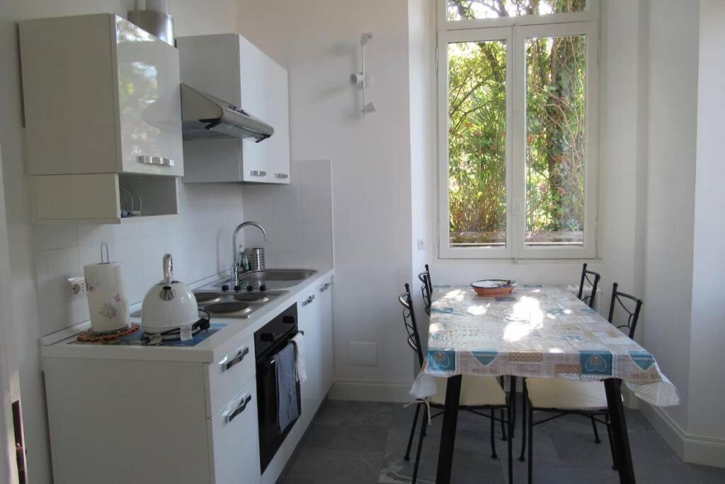 Villa Peachey, Intero piano con giardino view 4