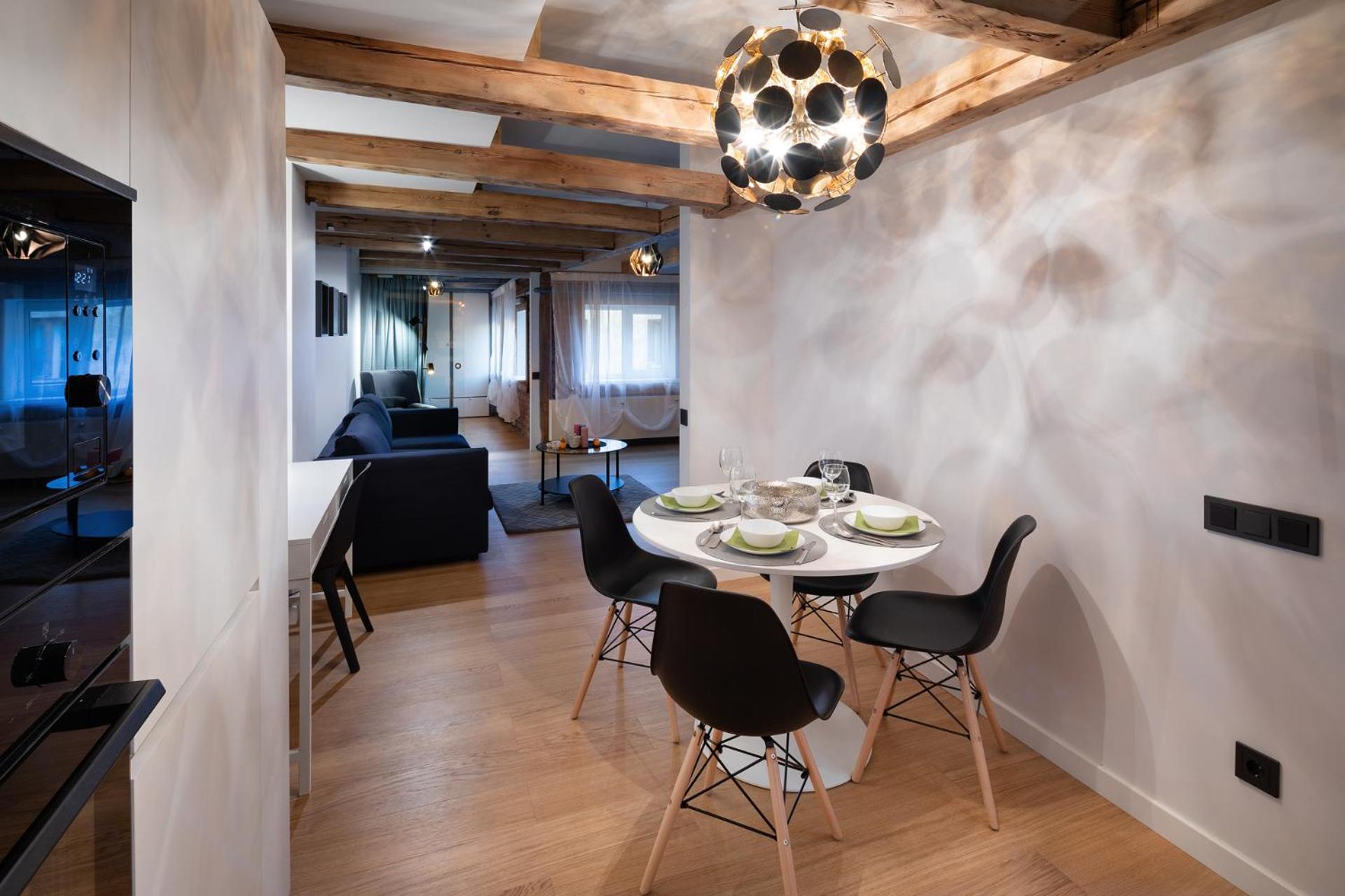 Merkela Loft Apartment Beside Vermanes Park view 3