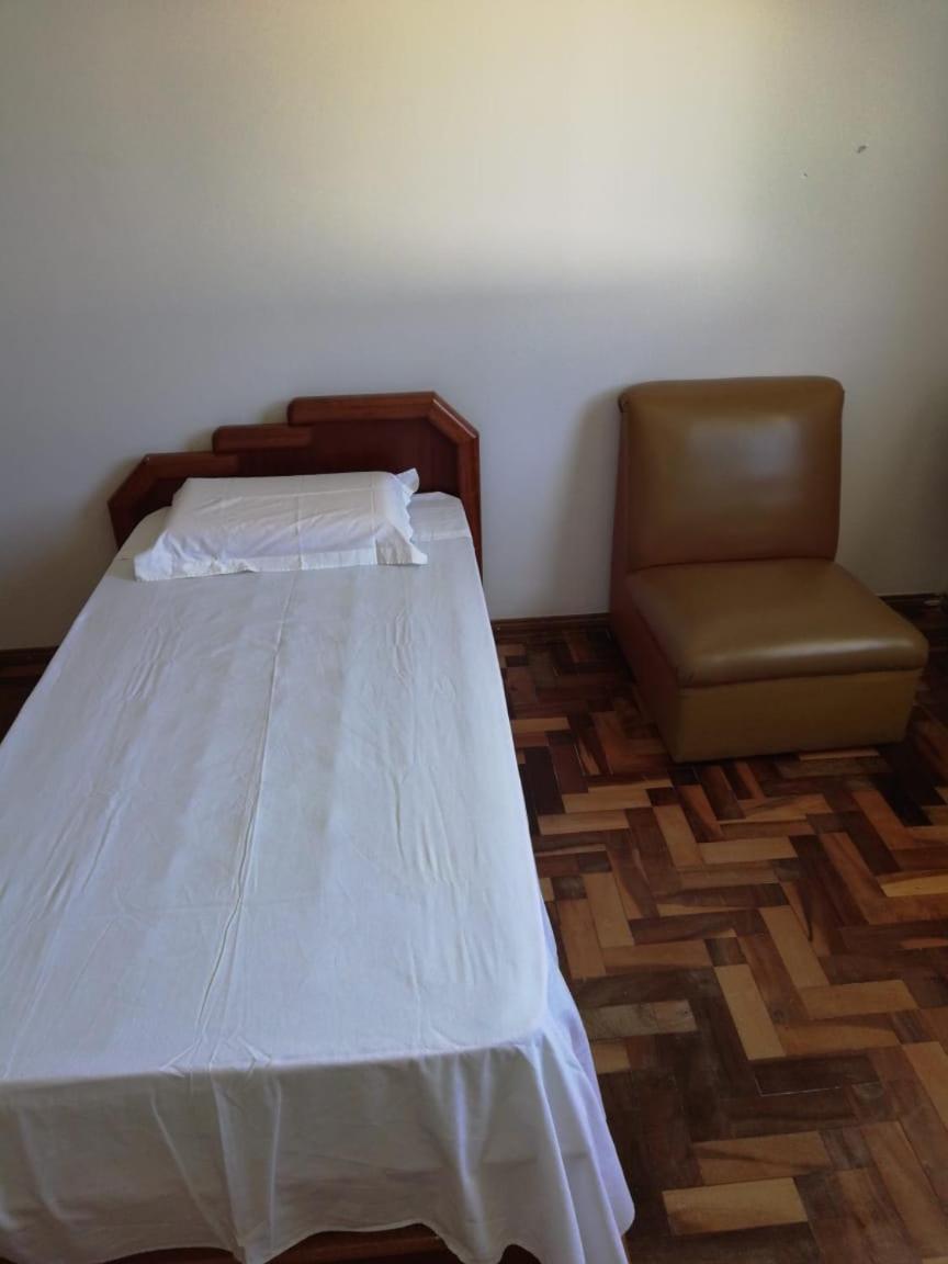 Casa grande com piscina e churrasqueira