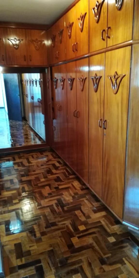 Casa grande com piscina e churrasqueira