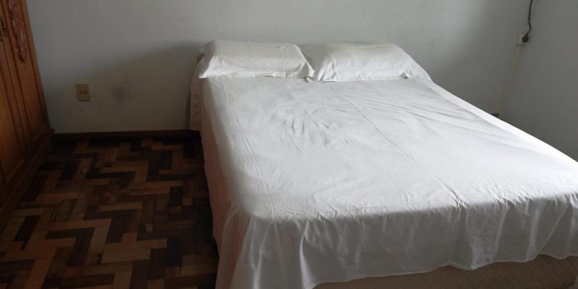 Casa grande com piscina e churrasqueira