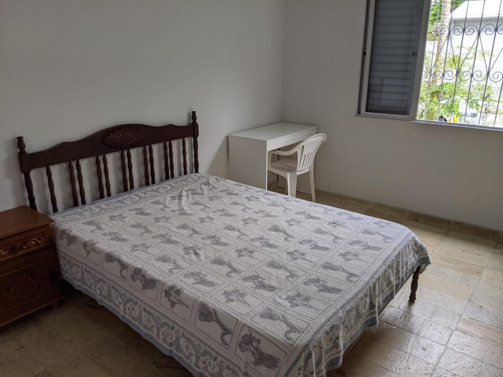 Casa grande com piscina e churrasqueira