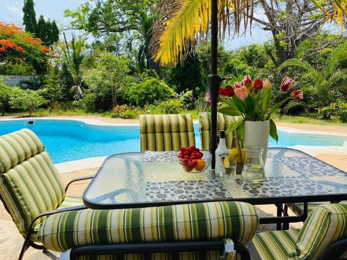 Tradewinds Lodge