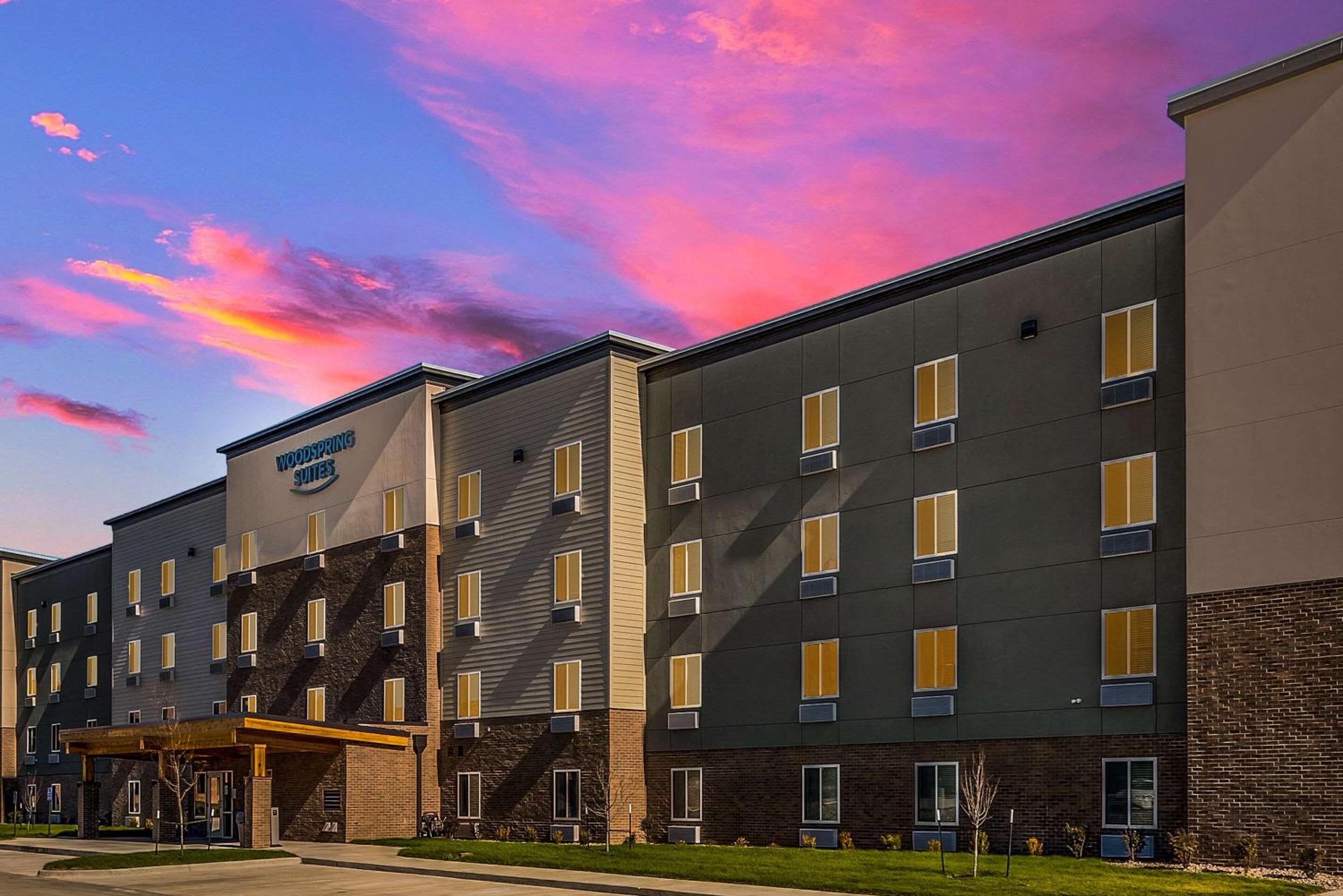 Des Moines Vacations - WoodSpring Suites West Des Moines - Property Image 2