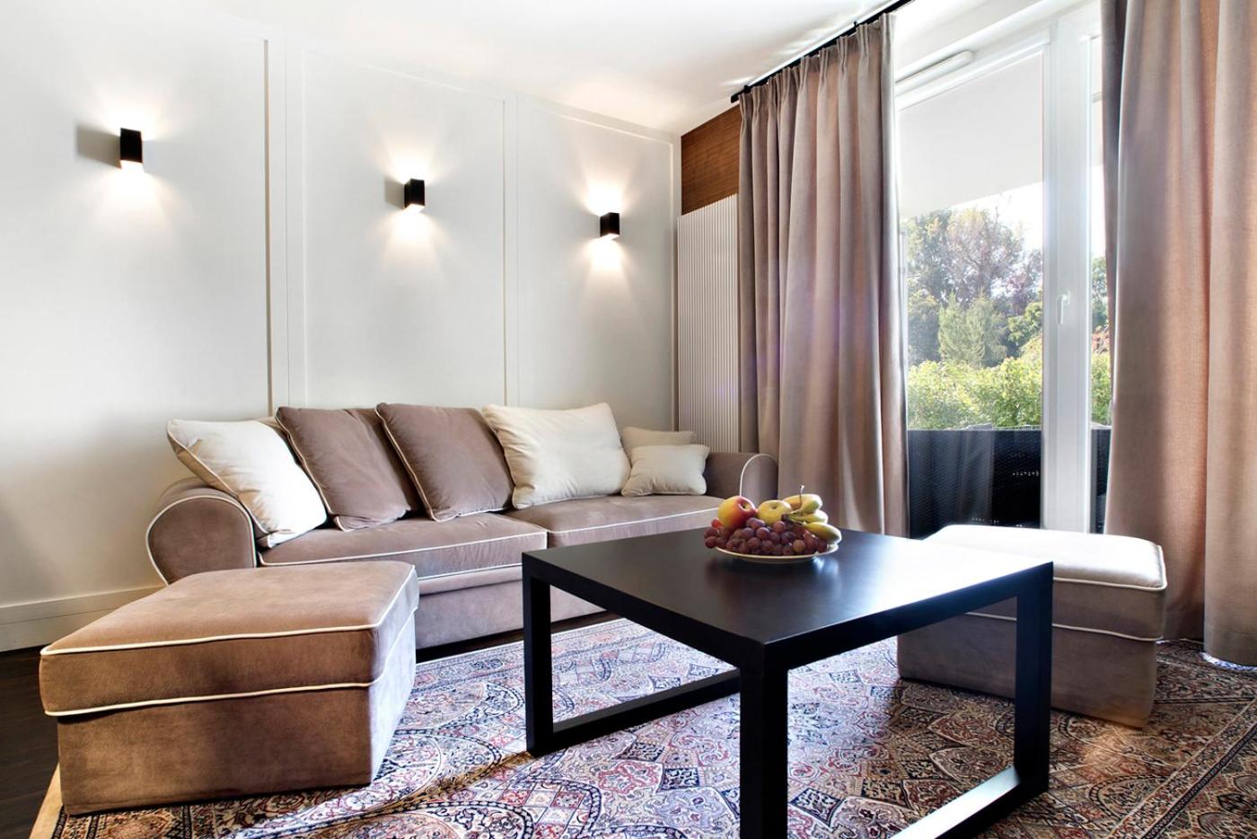 P&O Apartments near WESTFIELD ARKADIA