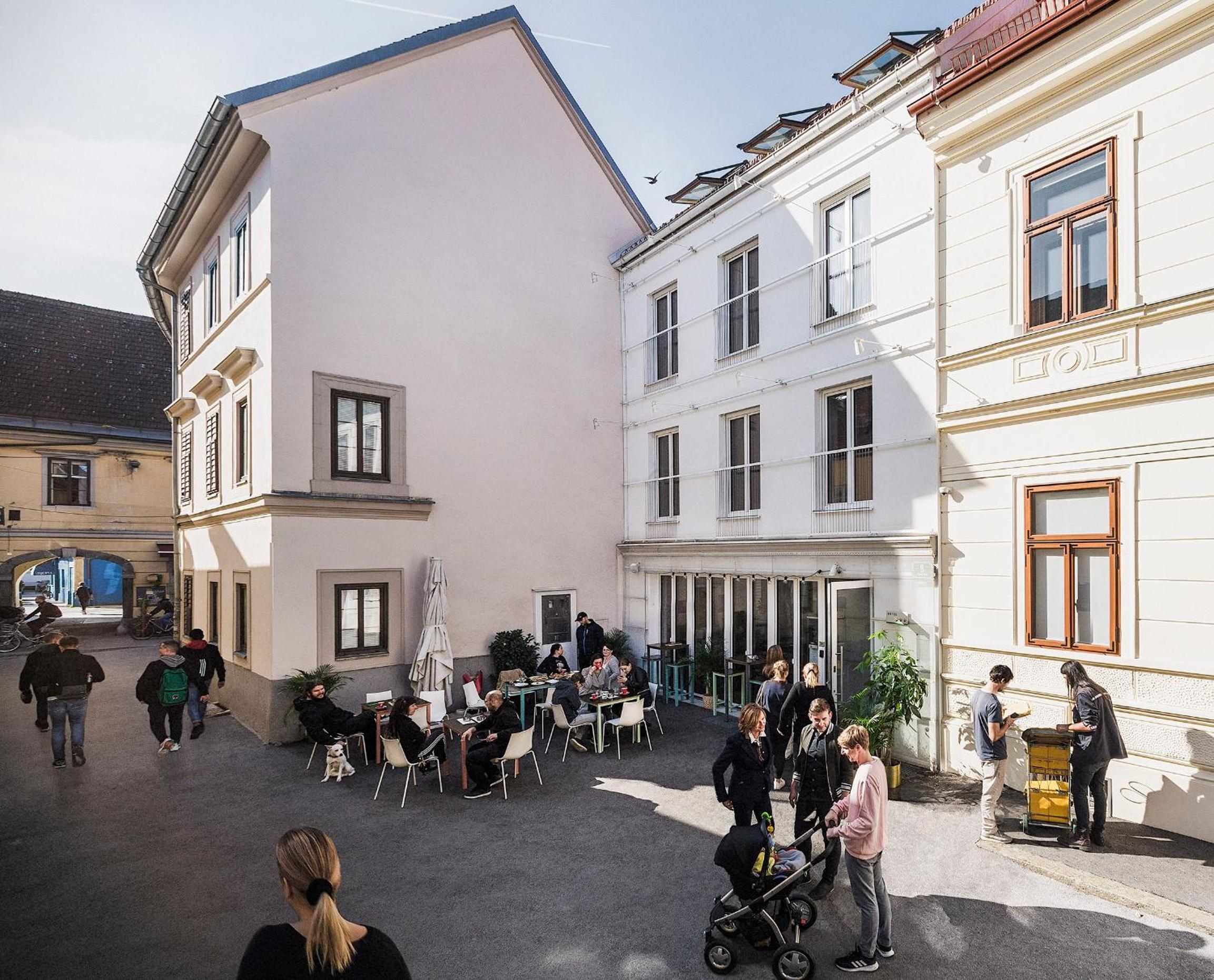 Hotel Art Hotel - Image 1