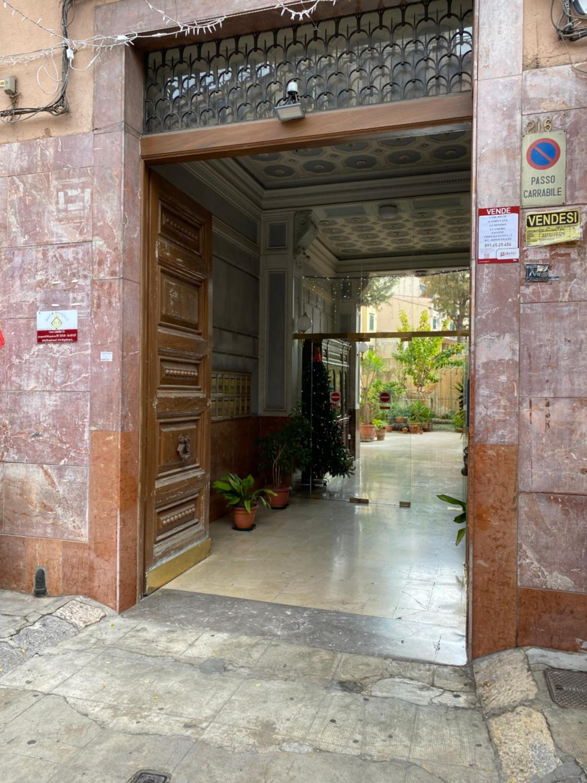 Palermo City Room view 3