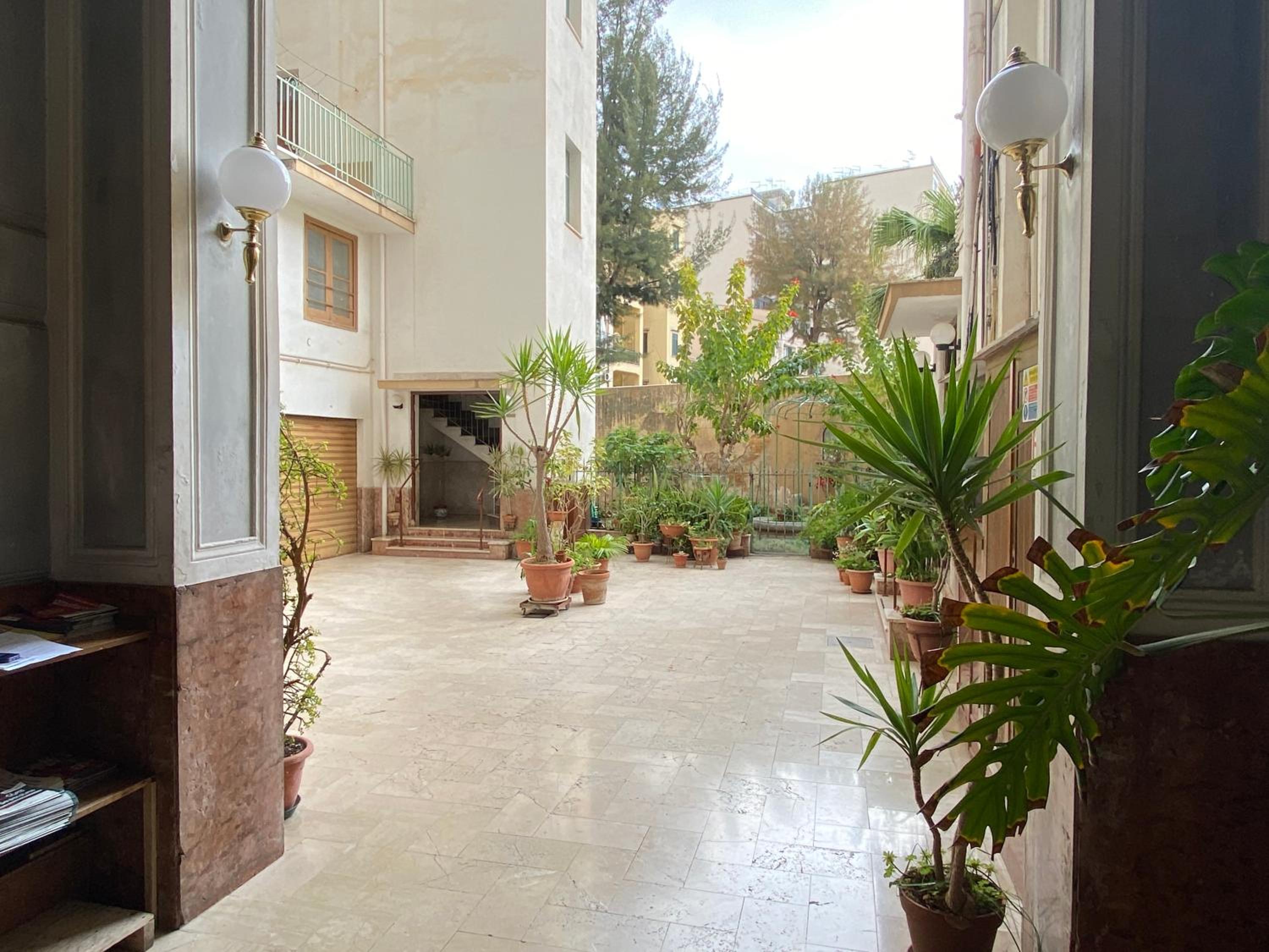 Palermo City Room view 5