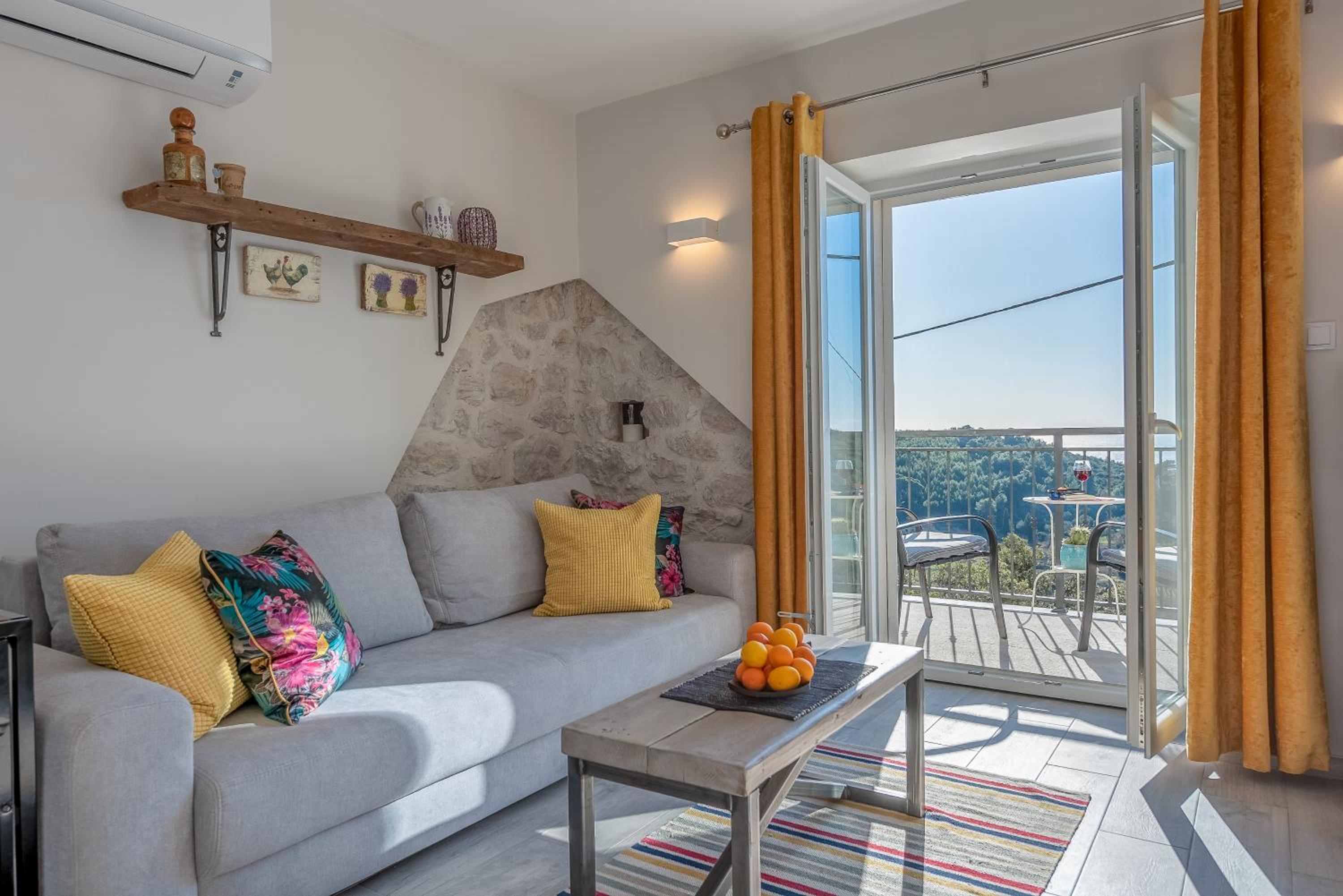 Izabela apartment with swimming pool view 2