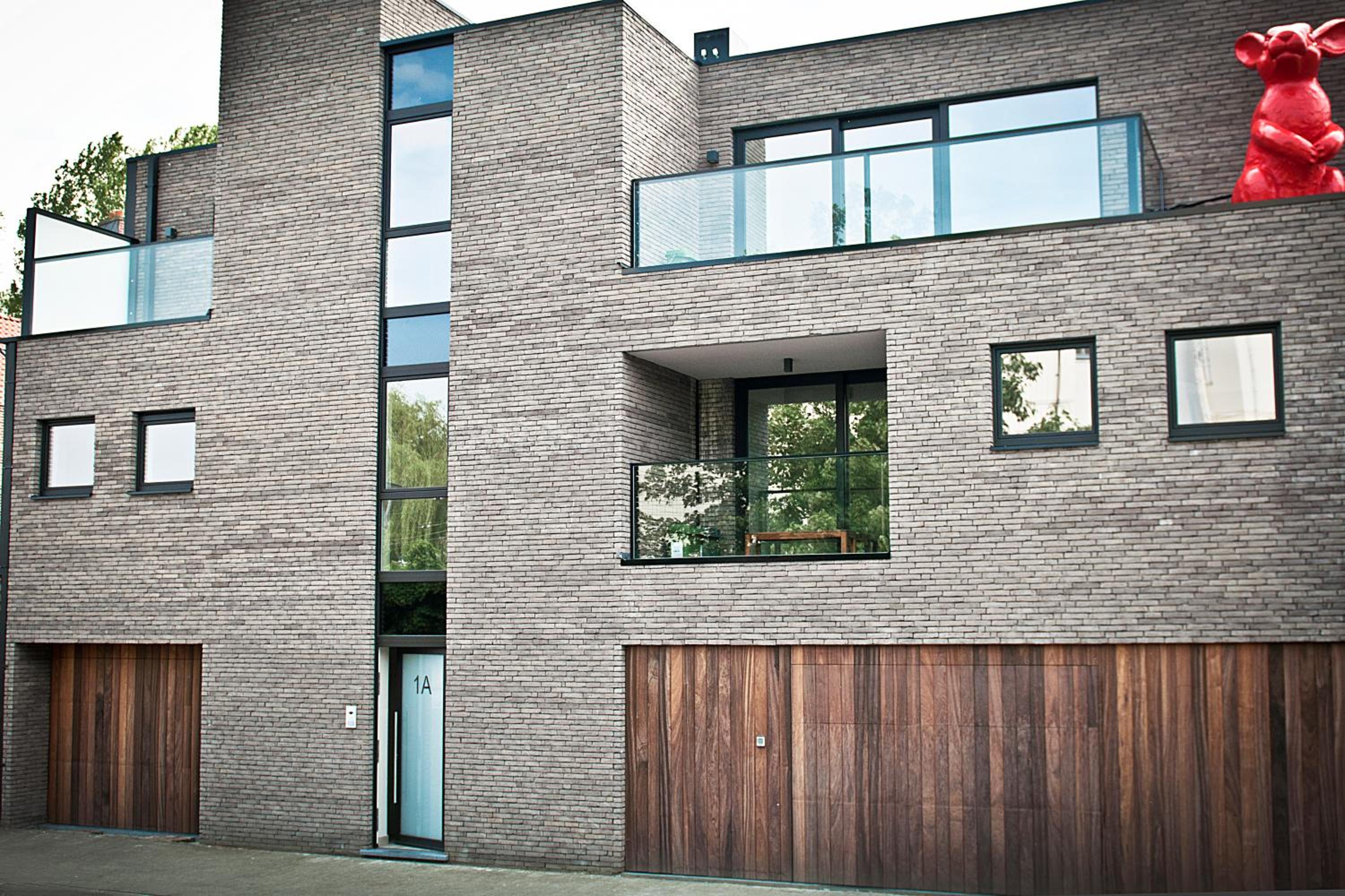 Red Rabbit Tourist and Business Flats with indoor parking - 1 to 5 or 6p - region gnt antwp brux