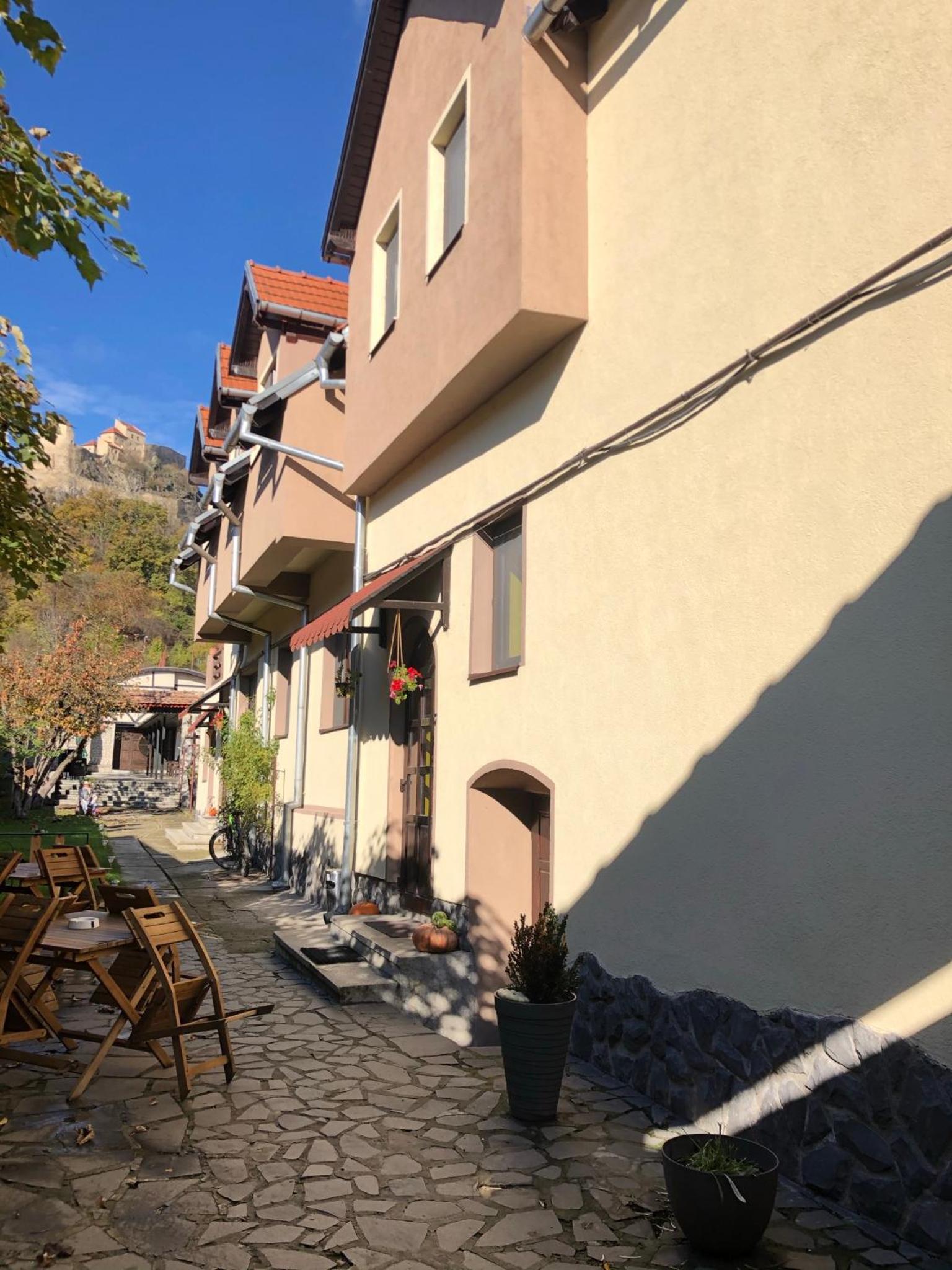 Hotel Pensiunea Michael's House - Image 1