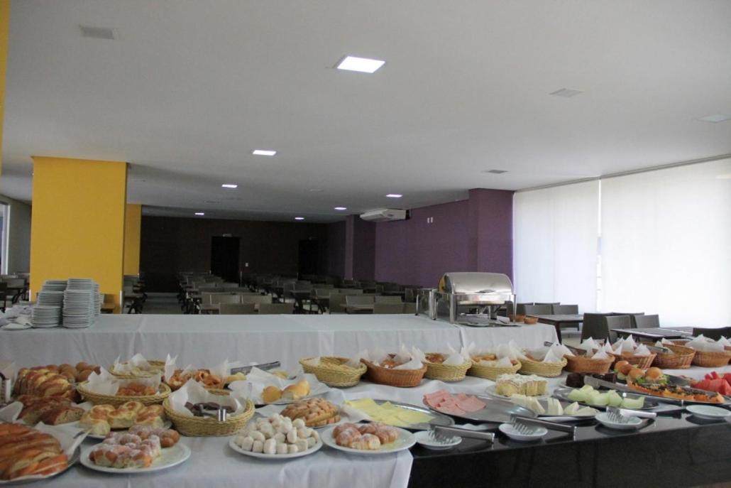 Flat Familiar a 400 metros do Hot Park com Piscinas e Conforto