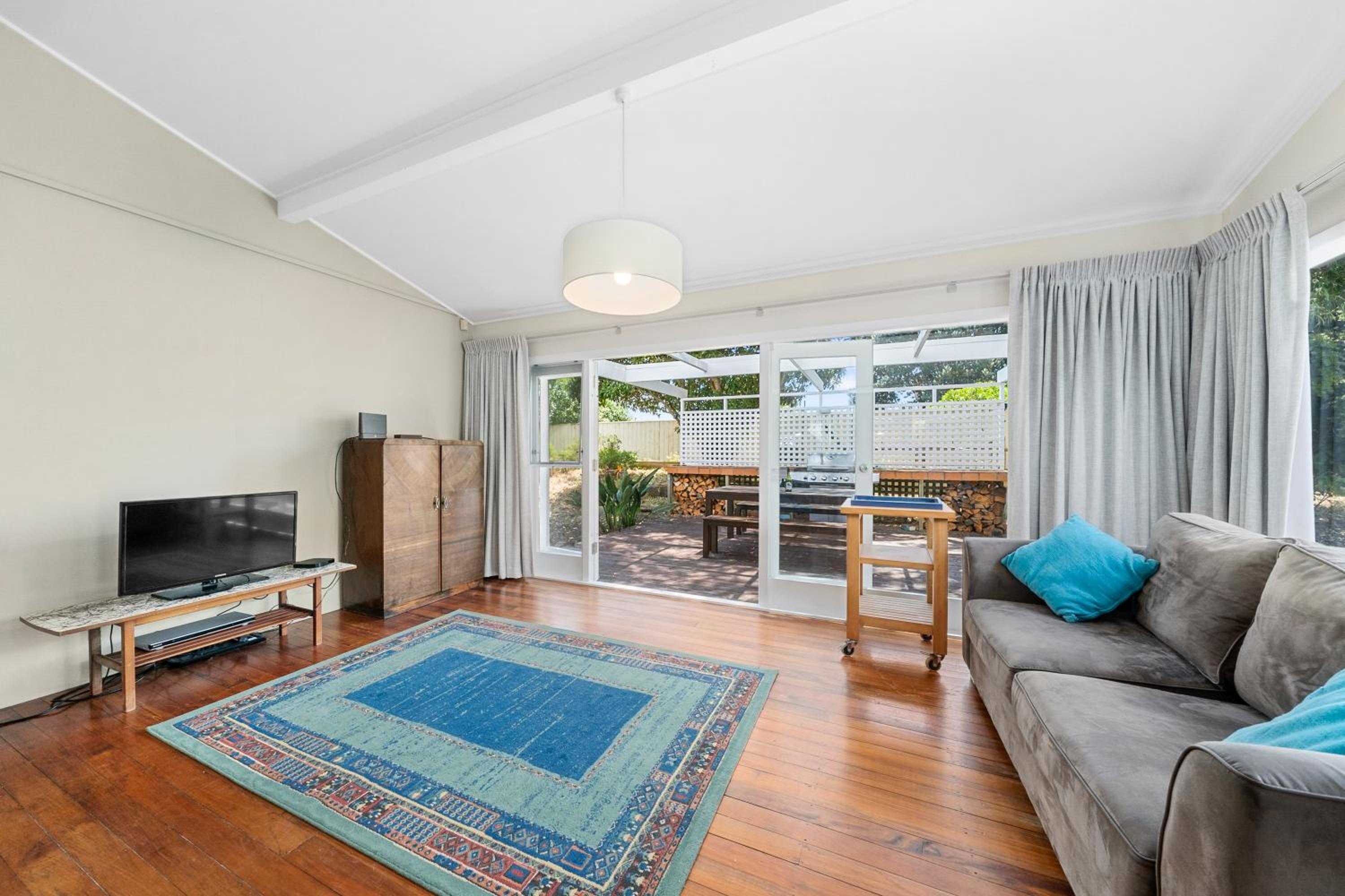 Blue Gate Cottage - Waikanae Beach Holiday Home view 2