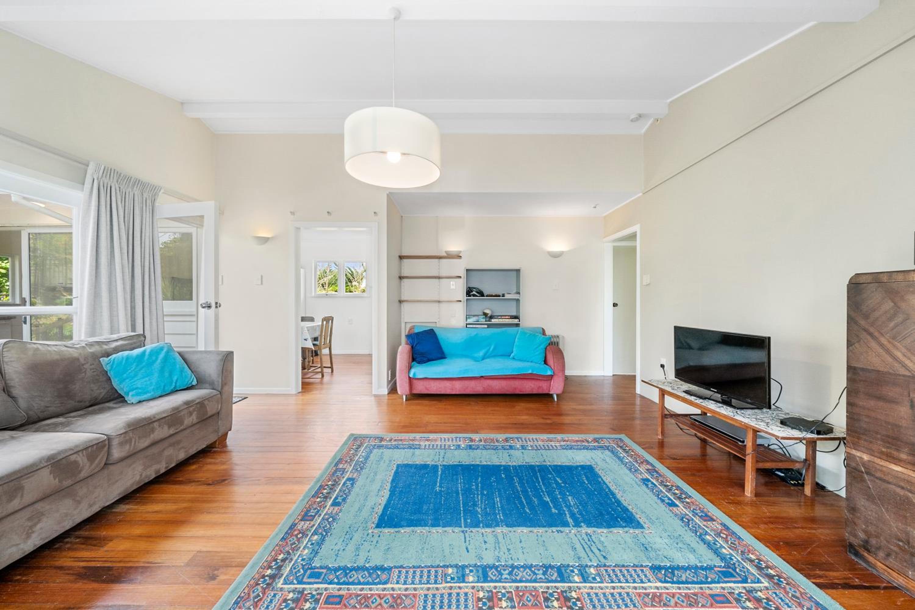 Blue Gate Cottage - Waikanae Beach Holiday Home view 3