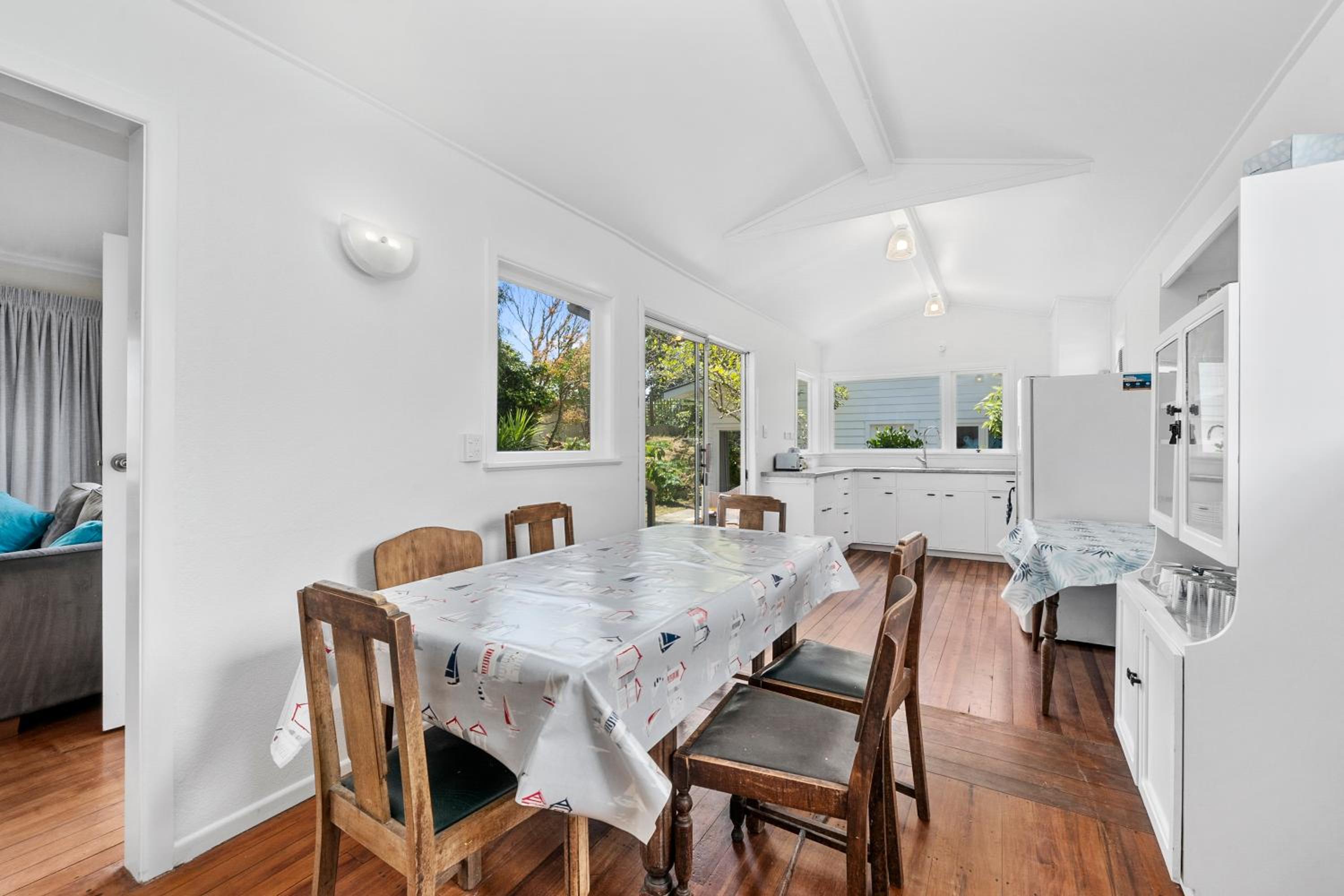 Blue Gate Cottage - Waikanae Beach Holiday Home view 5