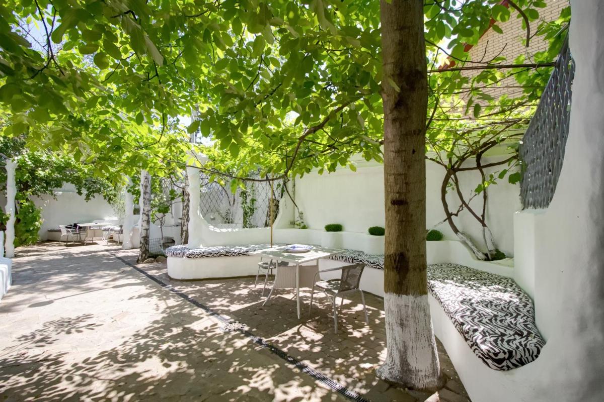 outdoor BBQ area
