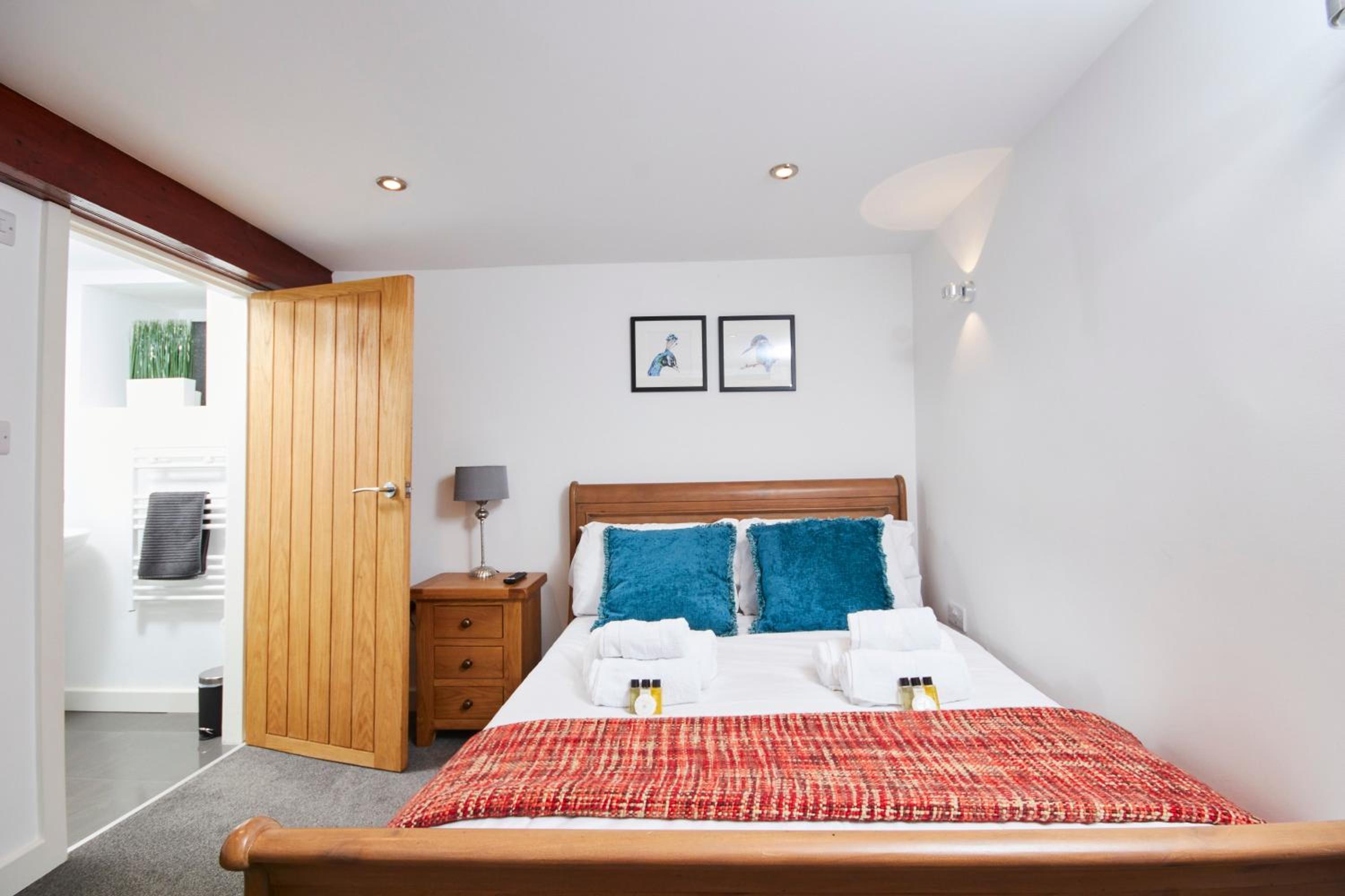 The Little Apartment - Self Check-In Apartment near East Midlands Airport view 4
