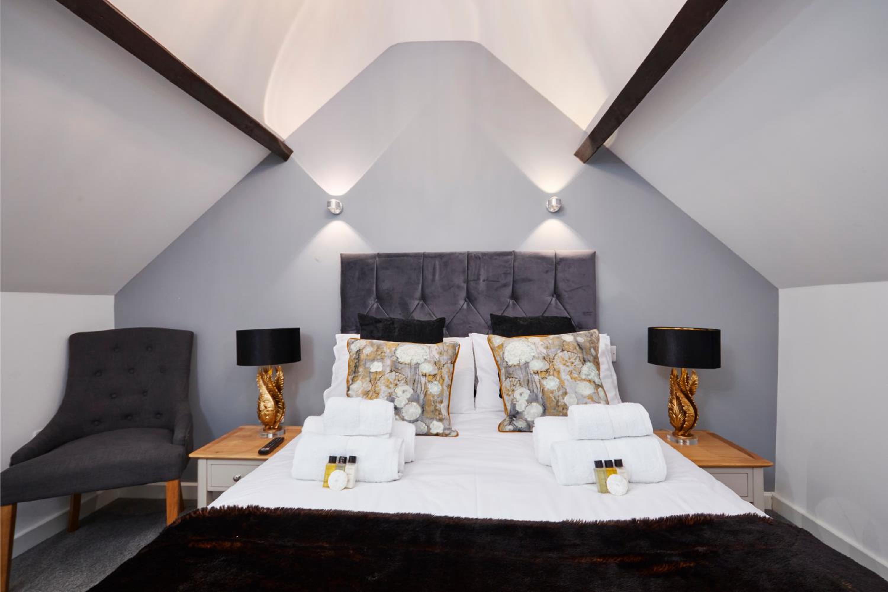 The Wood Loft - Self Check-In, Self-Catering Apartment for East Midlands Airport view 5