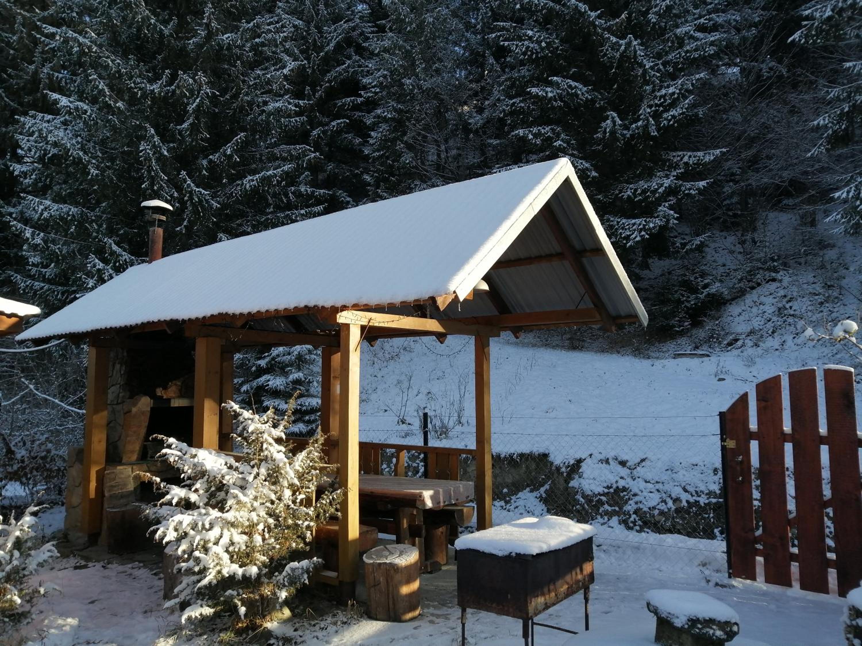 Karpaty Gutsulska Sadyba view 3