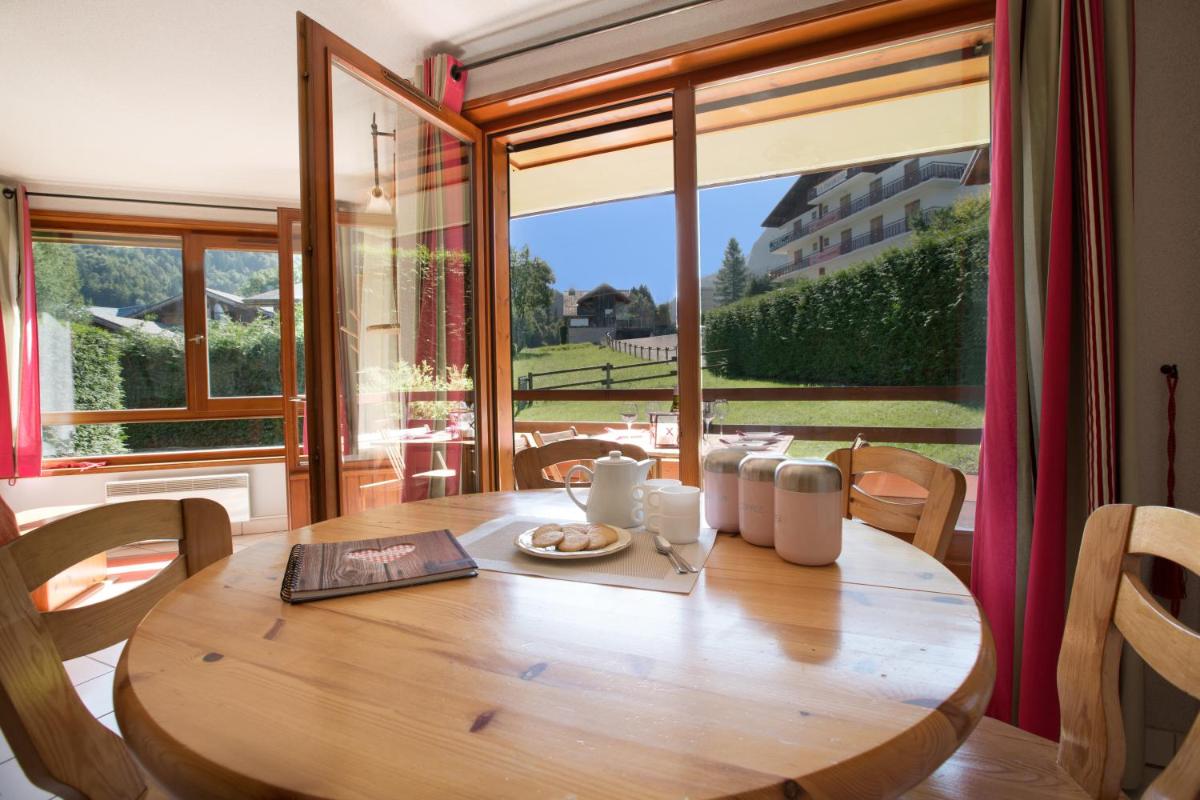 Simply Morzine - Apartment le Sautaillet view 3