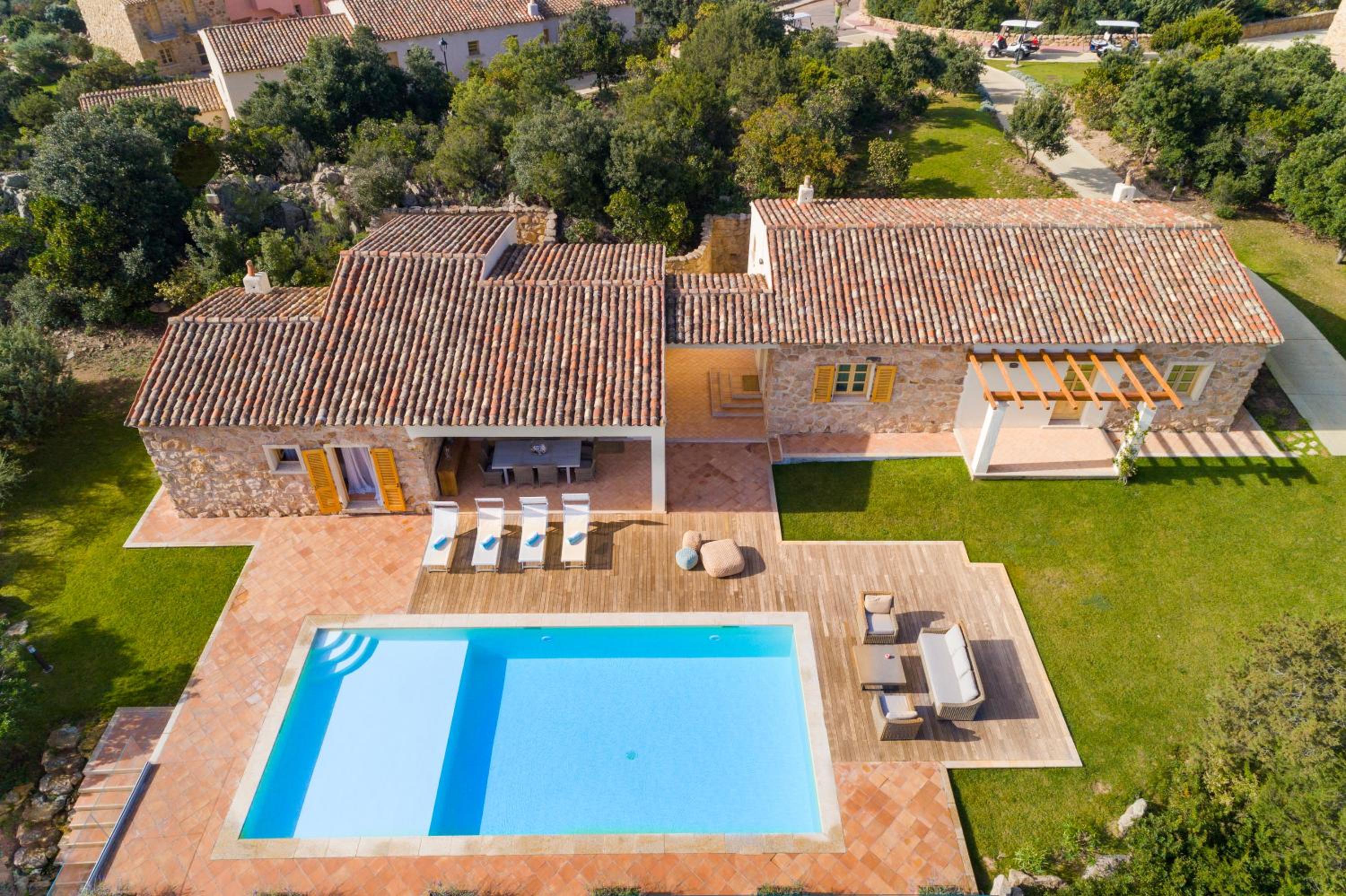 Borgo Smeraldo Villas view 3