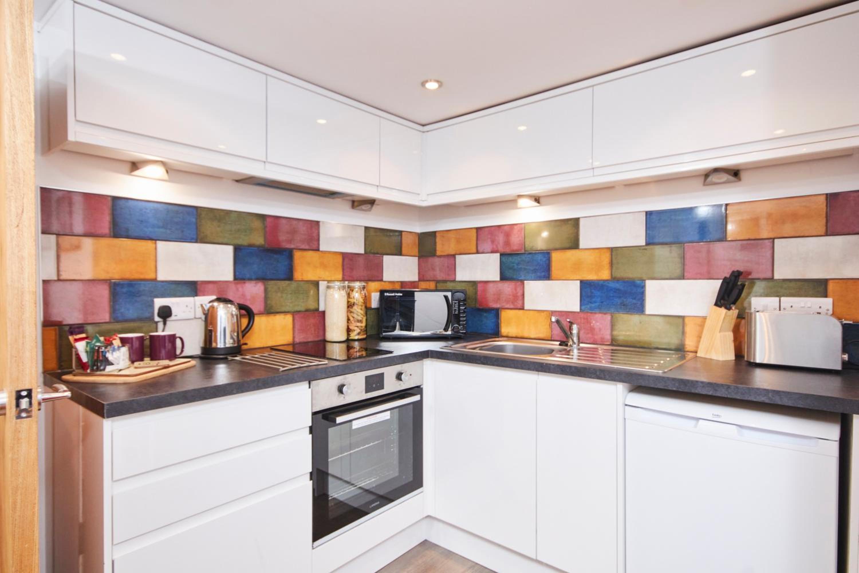 Number 57 - Self Check-In, Self-Catering Apartment for East Midlands Airport view 3