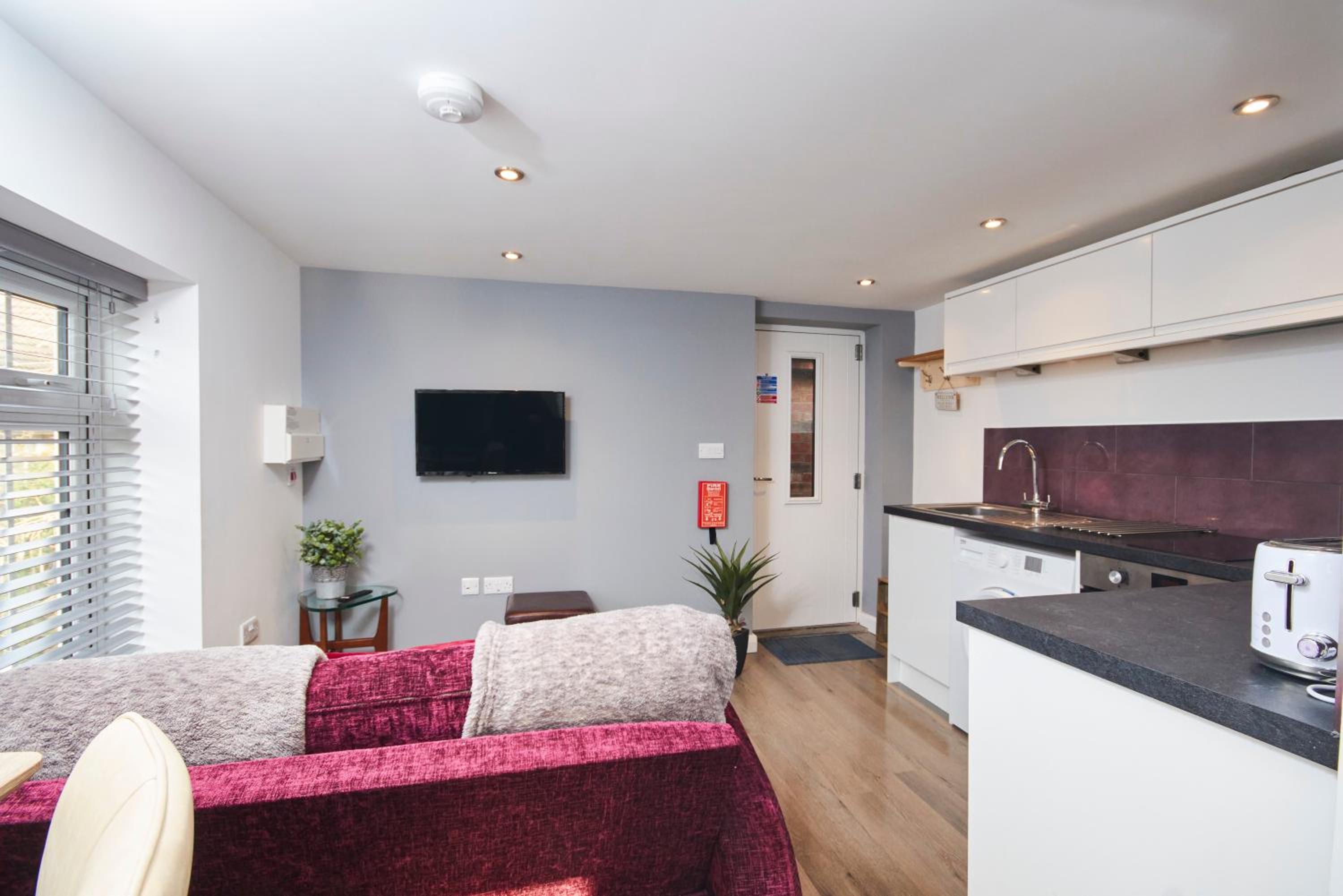 Gateway Mews - Self Check-In, Self-Catering Apartments Near EMA view 2