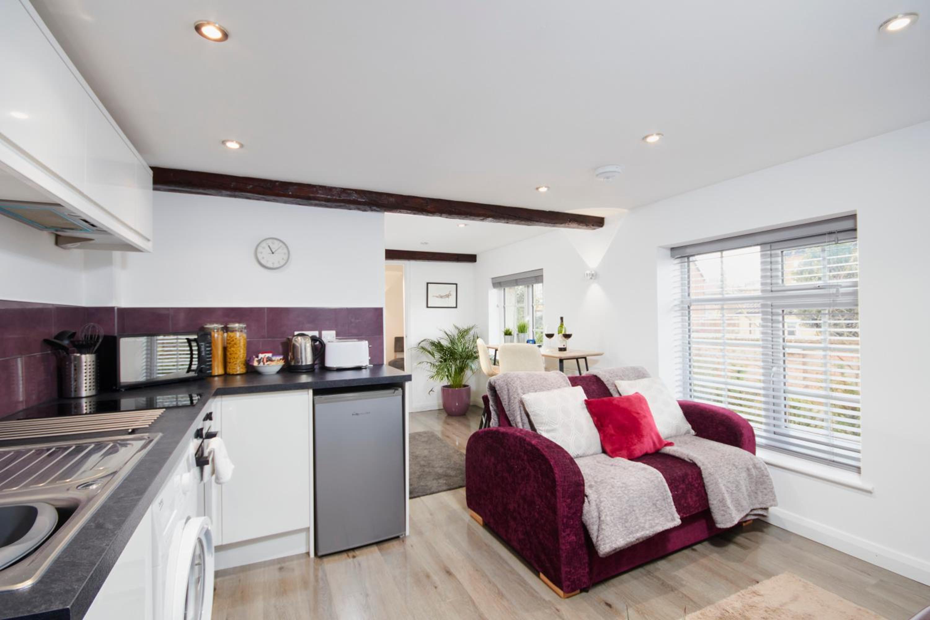 Gateway Mews - Self Check-In, Self-Catering Apartments Near EMA view 3