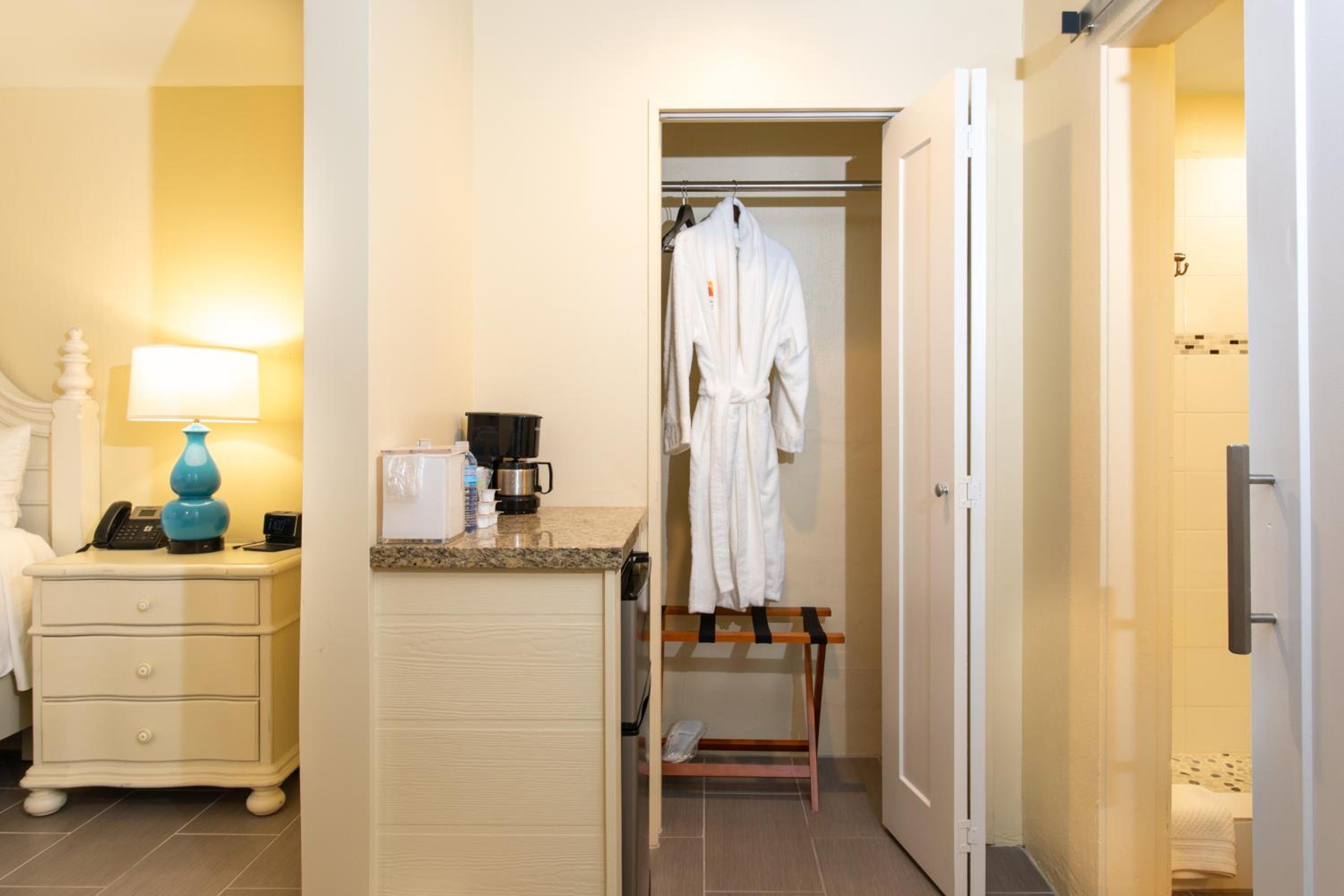 Caravelle Hotel - Property Image 1