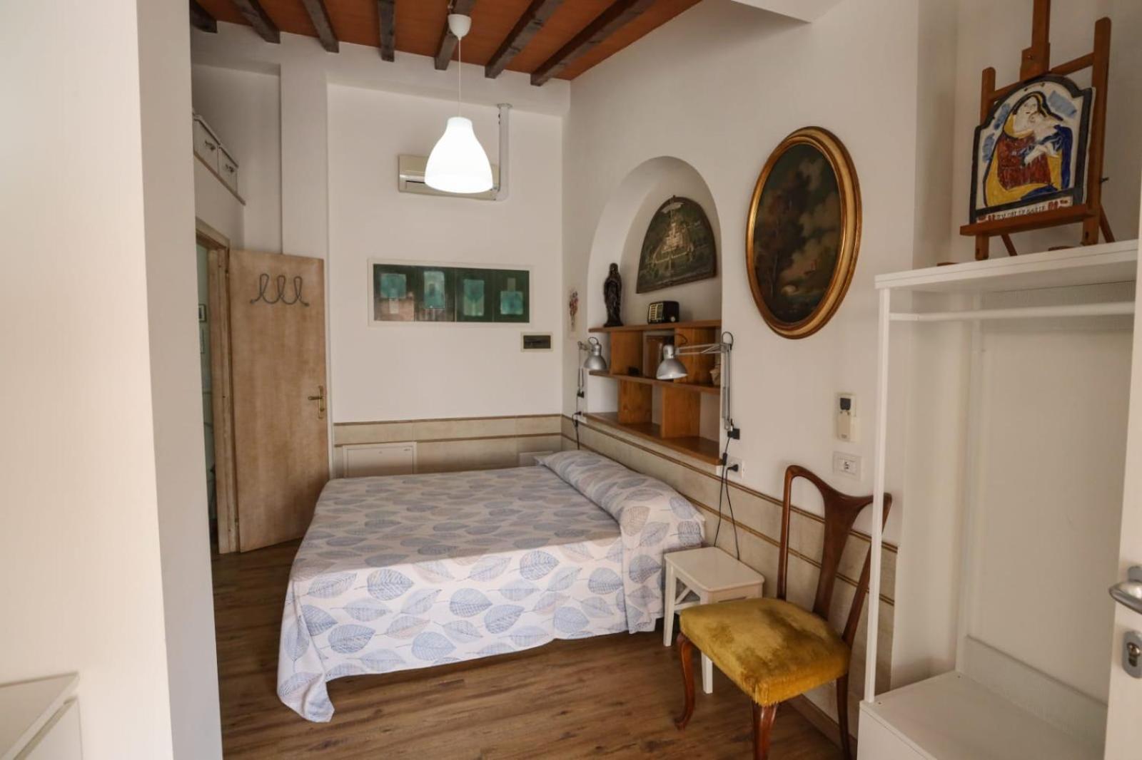 B&B 