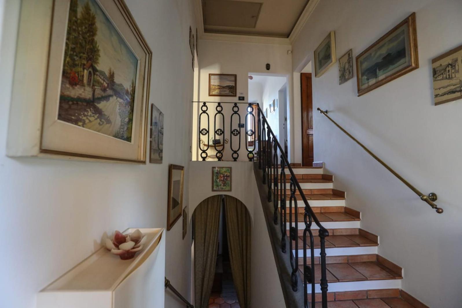 B&B 