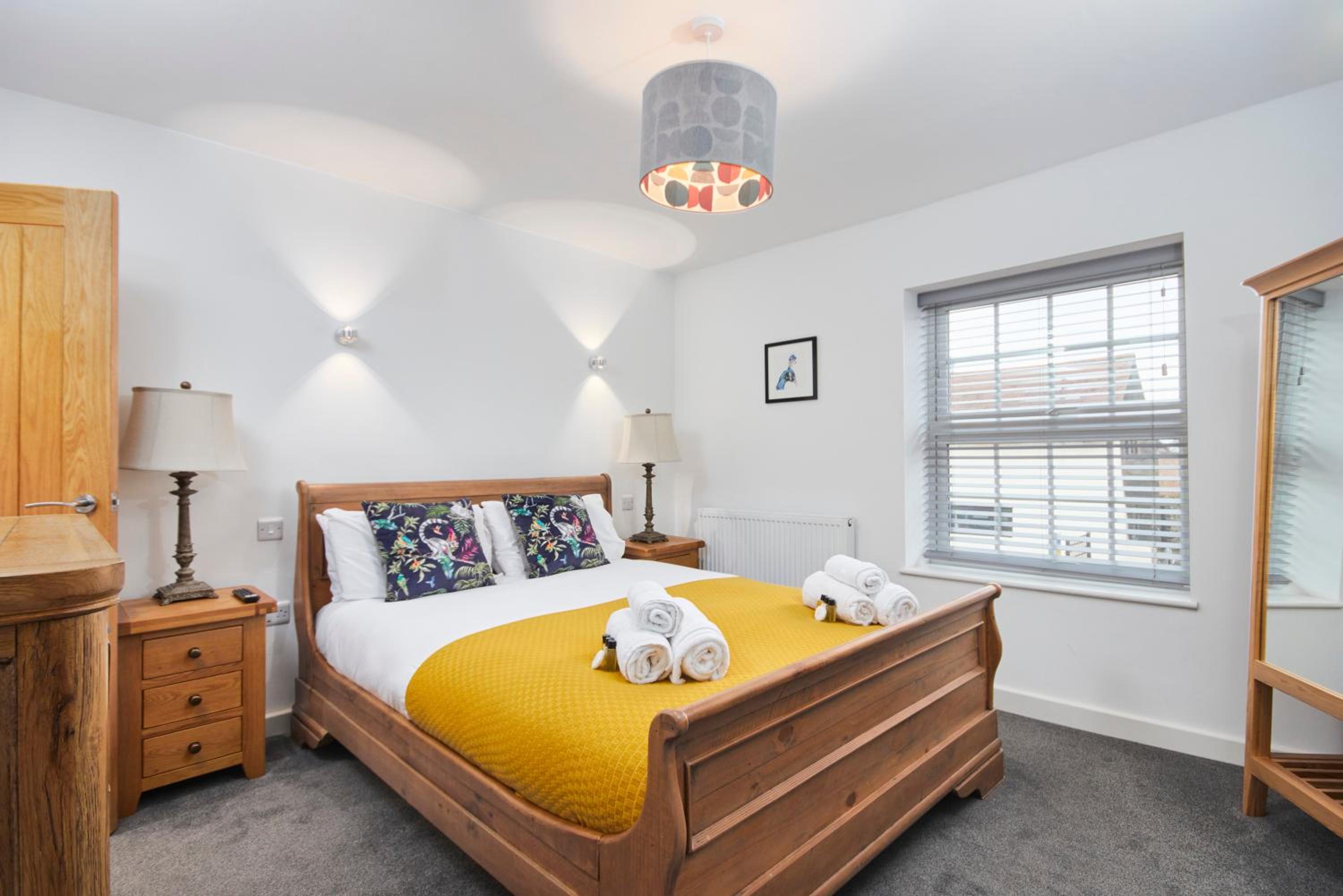 The Nutcracker Suite - Self Check-In, Self-Catering Apartment for East Midlands Airport view 2