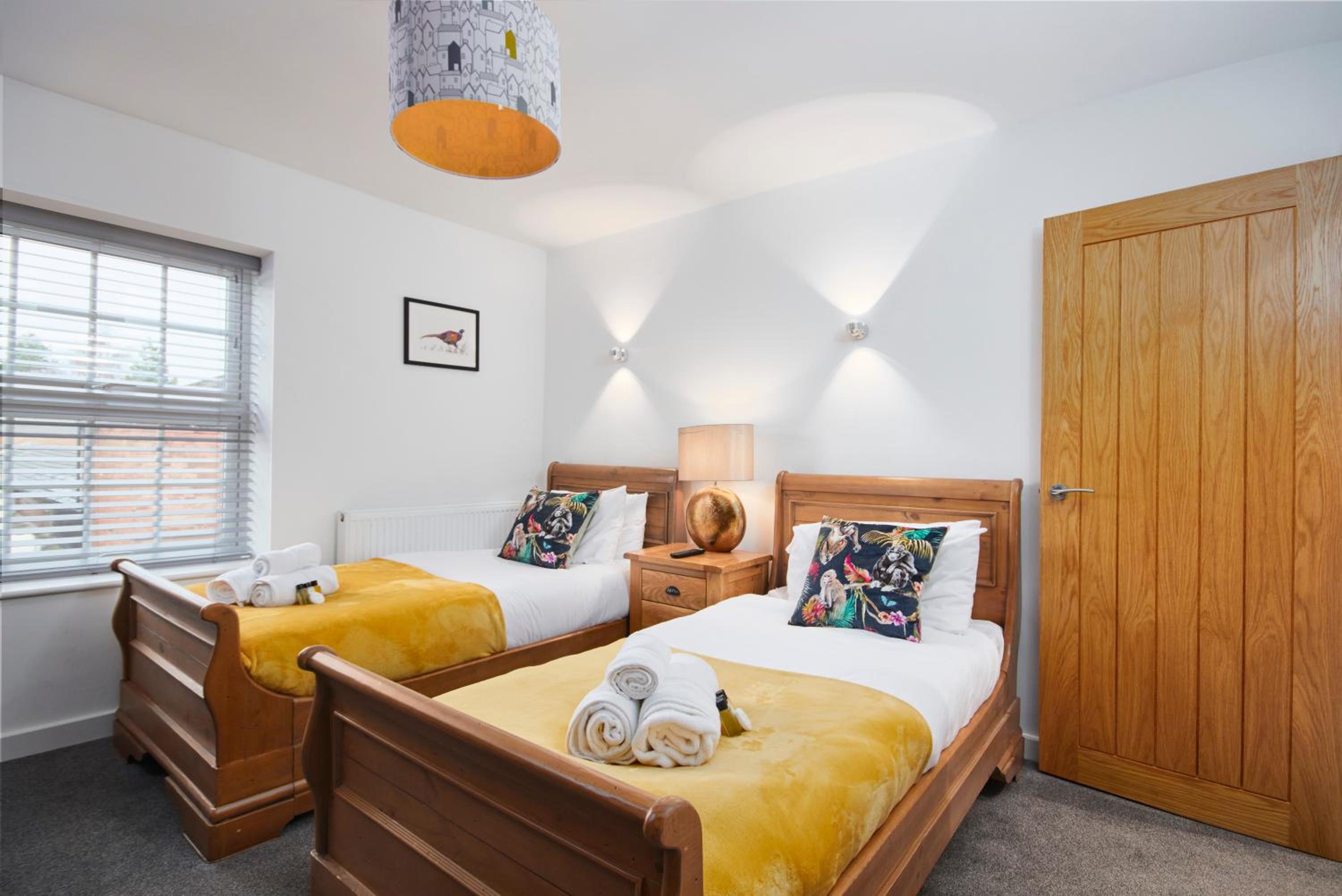 The Nutcracker Suite - Self Check-In, Self-Catering Apartment for East Midlands Airport view 3