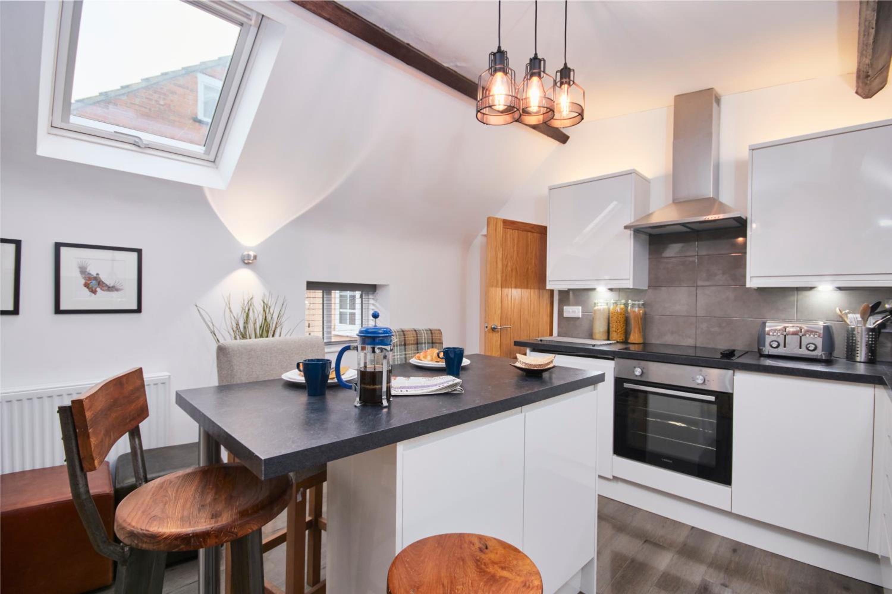 The Nutcracker Suite - Self Check-In, Self-Catering Apartment for East Midlands Airport view 5