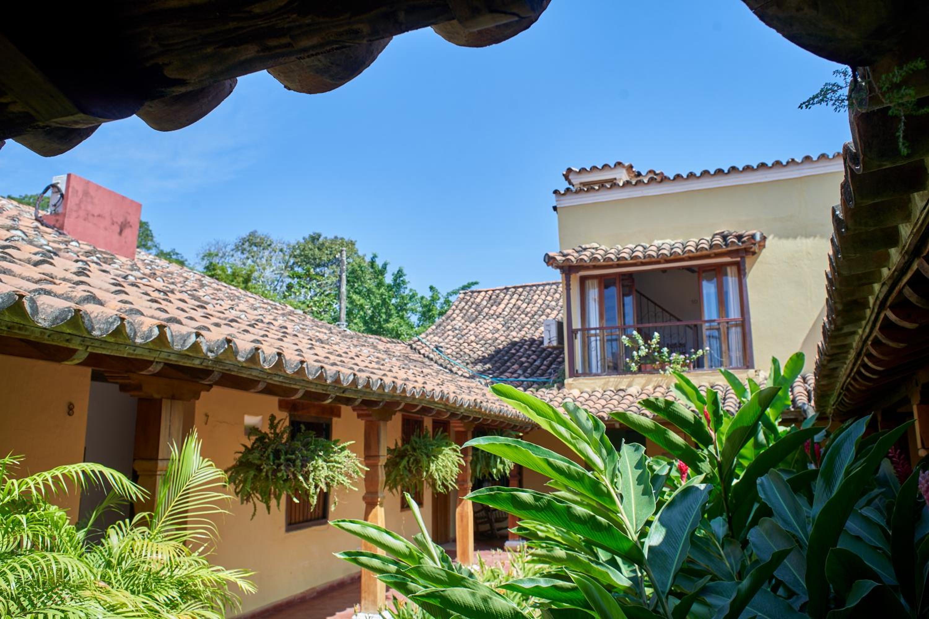 La Casa Amarilla