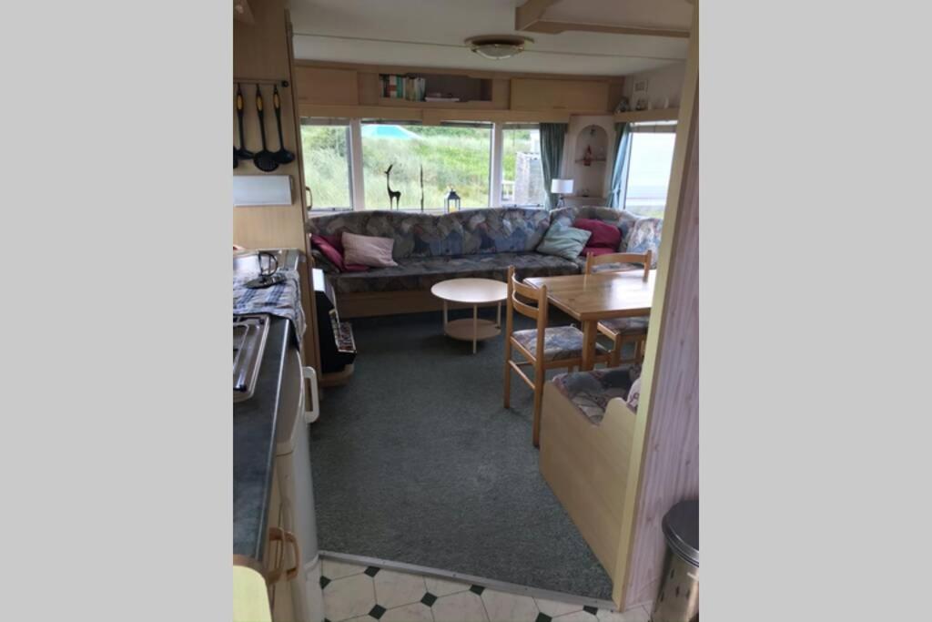 Knusse caravan camping Duinoord 300m van strand en Nes