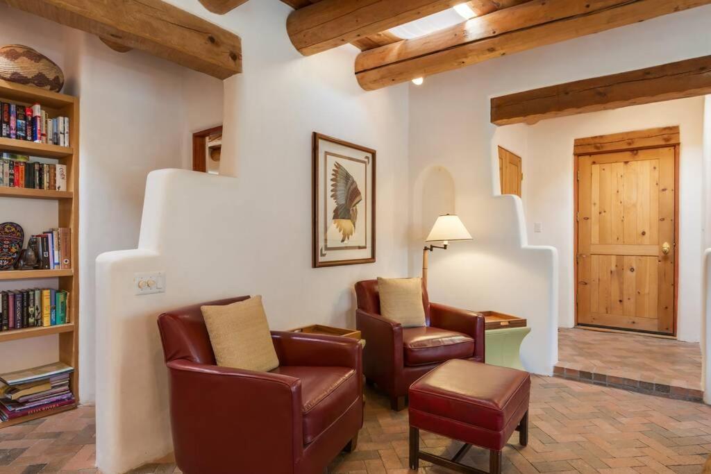 Foothills Retreat- Patios, Rooftop Deck, Quiet, 2BR view 5