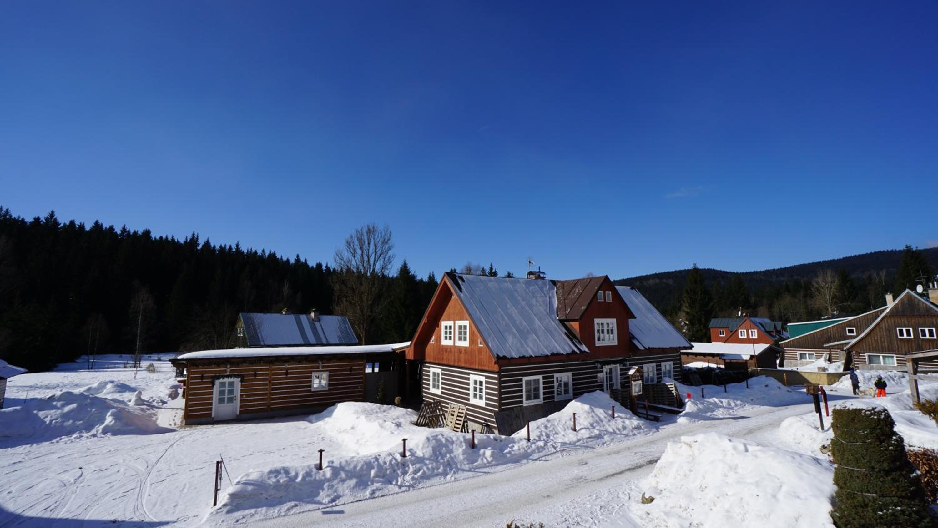 Chalet Schäfer s vyhřívaným bazénem se slanou vodou a saunou view 3