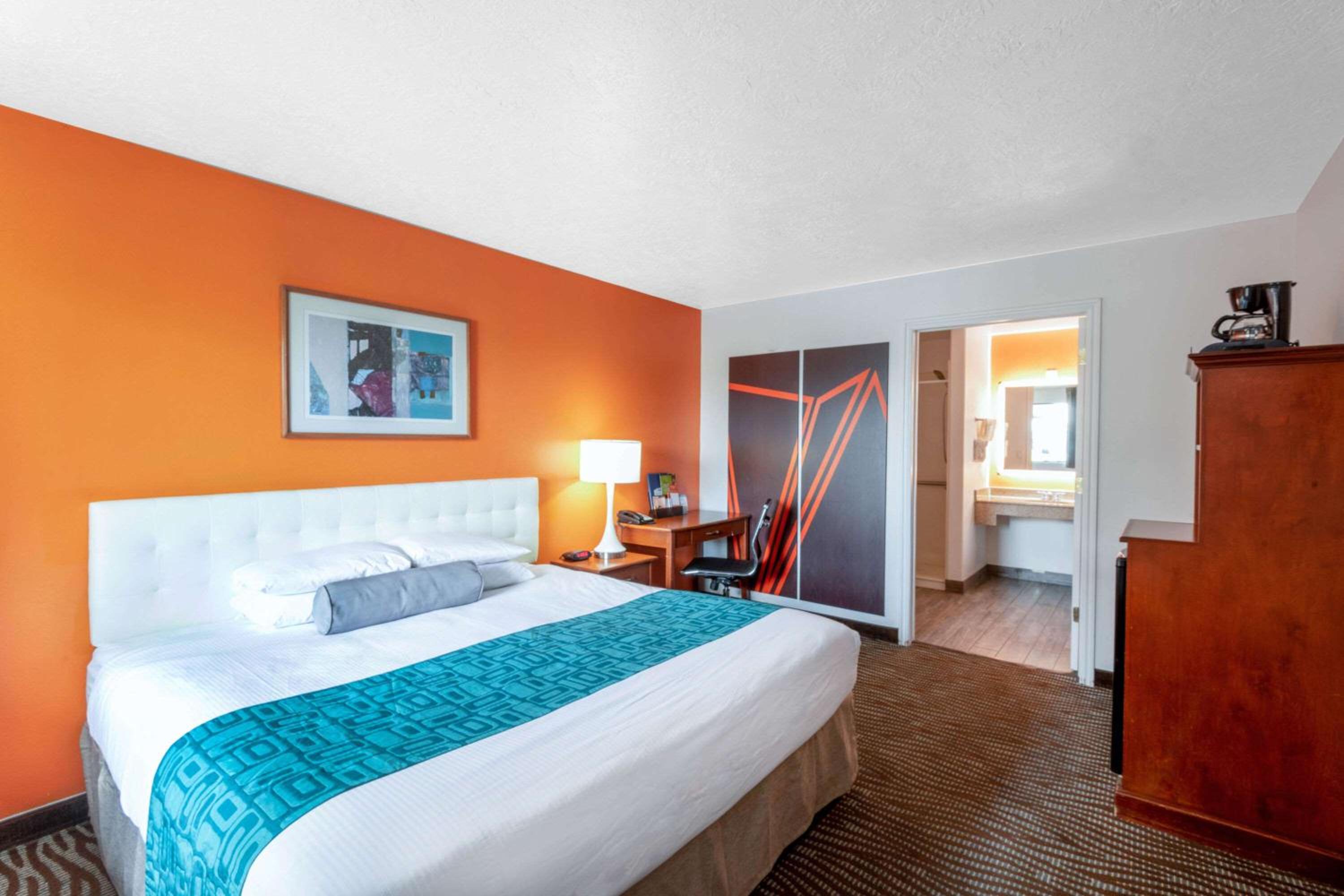 Howard Johnson by Wyndham St. George Hotel & Suites view 4