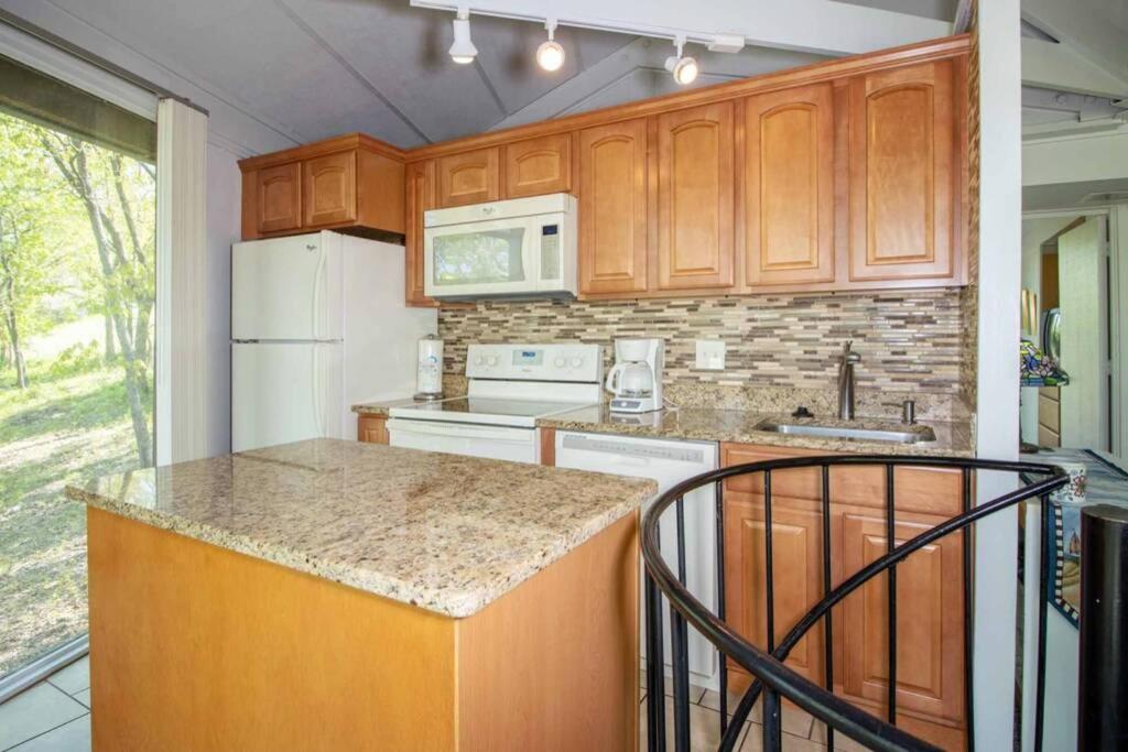 Unit 8 - Treetop 2 Bedroom Villa view 5