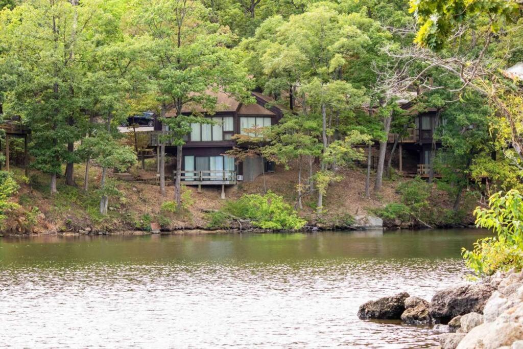 Unit 9 - Treetop 2 Bedroom Villa view 3