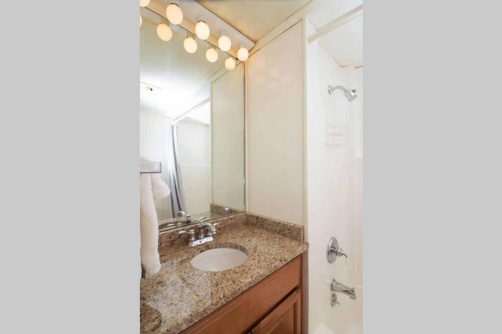 Unit 9 - Treetop 2 Bedroom Villa view 4