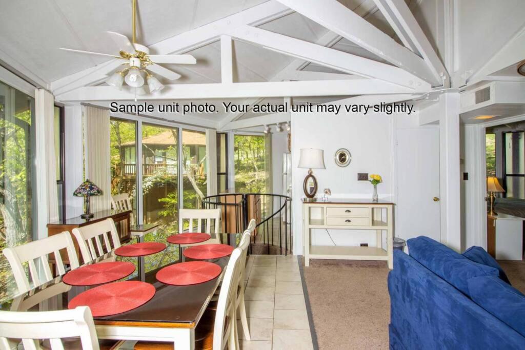 Unit 22 - Treetop 2 Bedroom Villa view 3