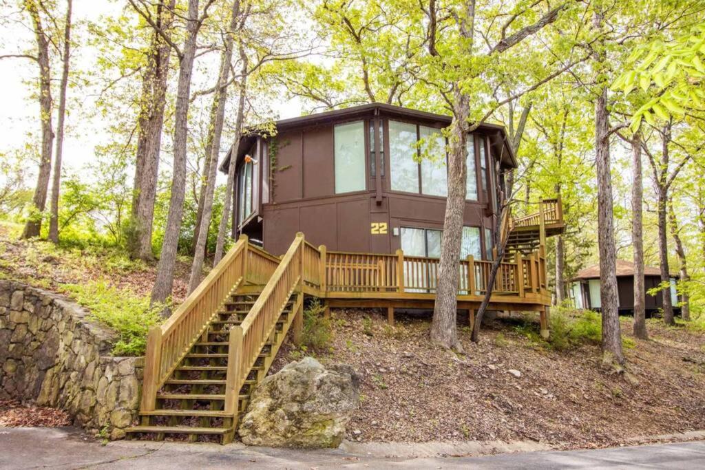 Unit 22 - Treetop 2 Bedroom Villa view 4
